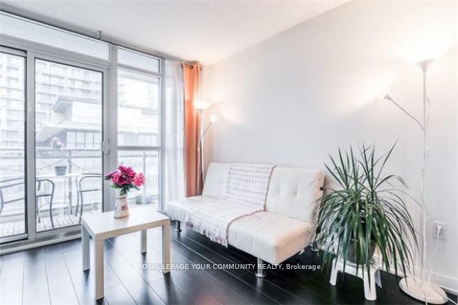 10 Capreol Court #902