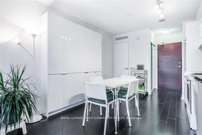 10 Capreol Court #902