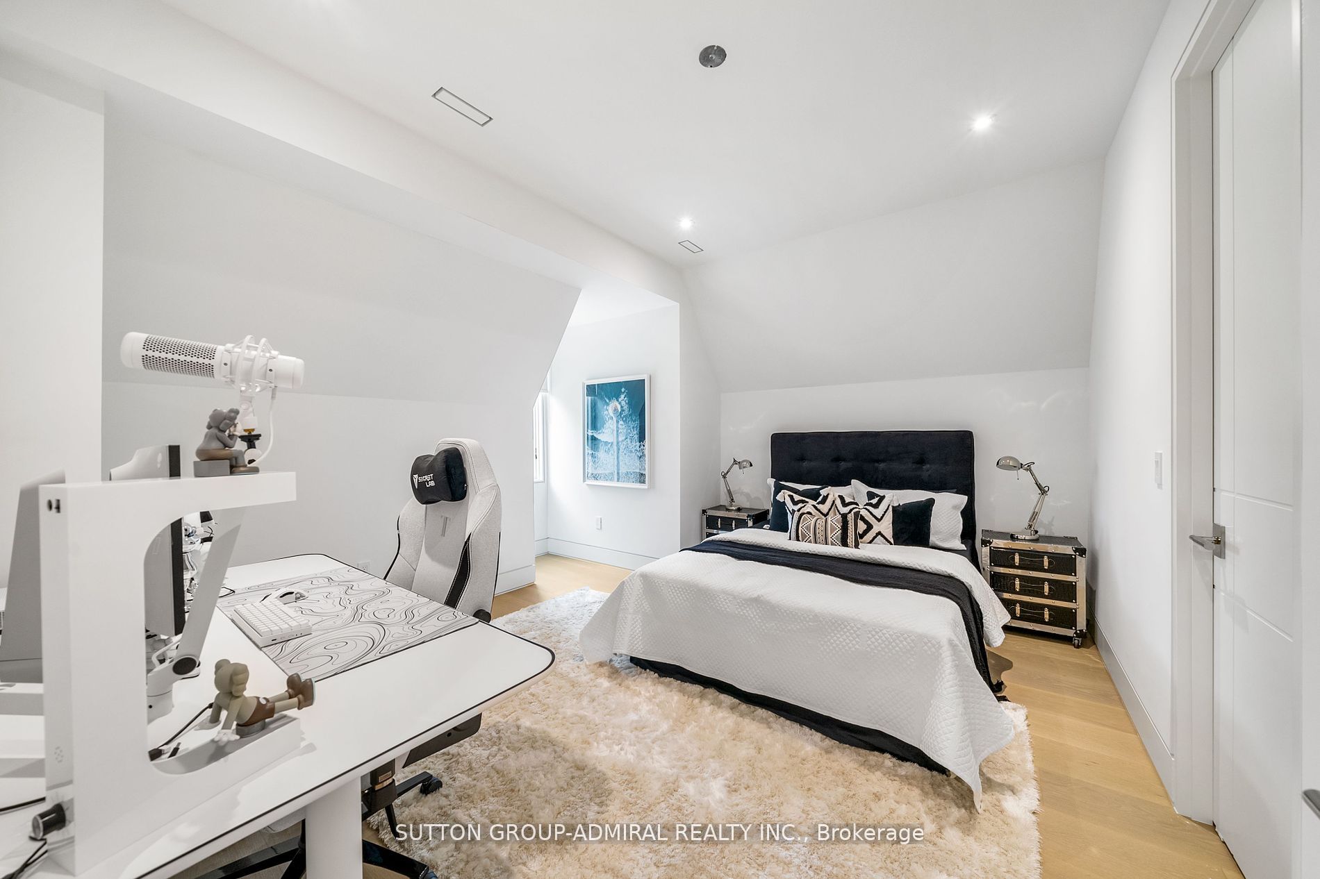 335 Lytton Boulevard