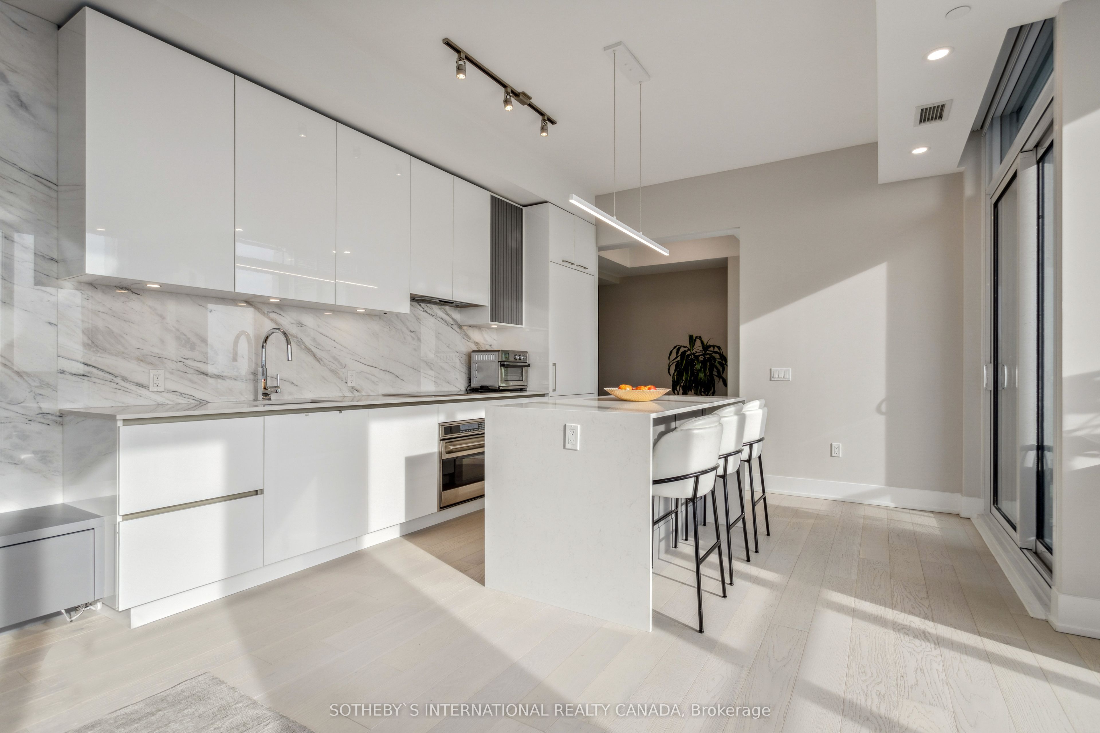 1 Yorkville Avenue #5405