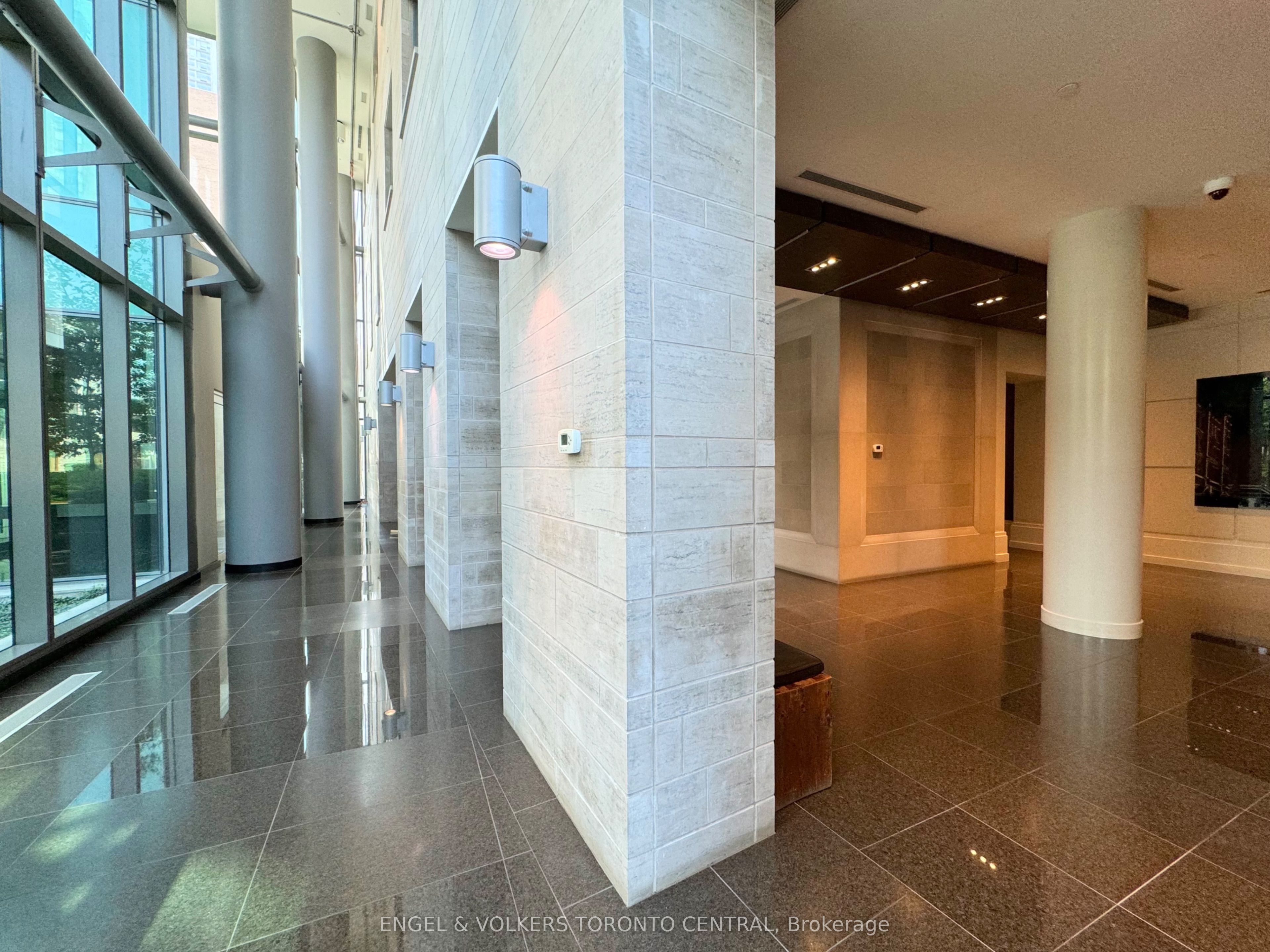 77 Charles Street W, #802