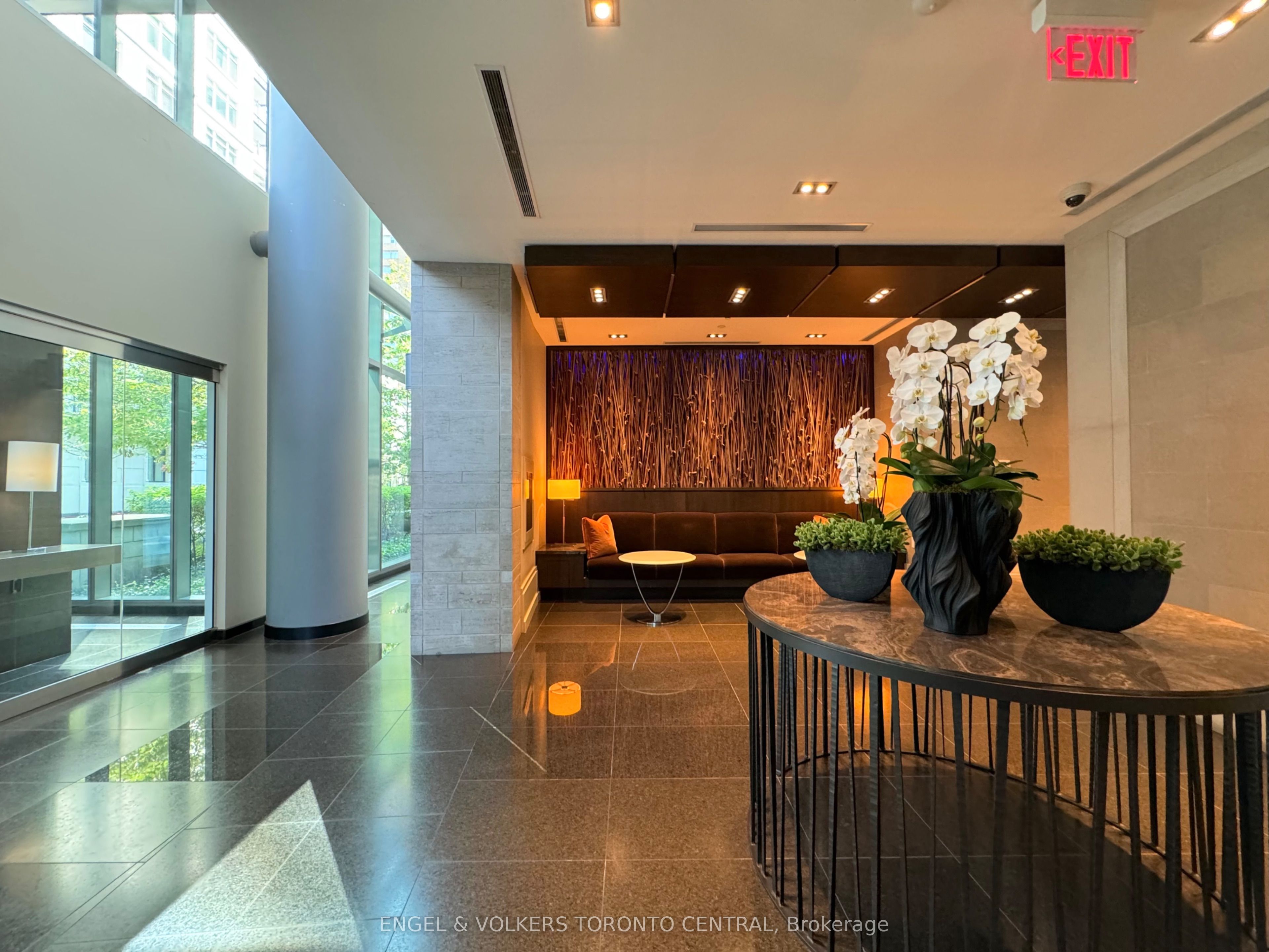 77 Charles Street W, #802