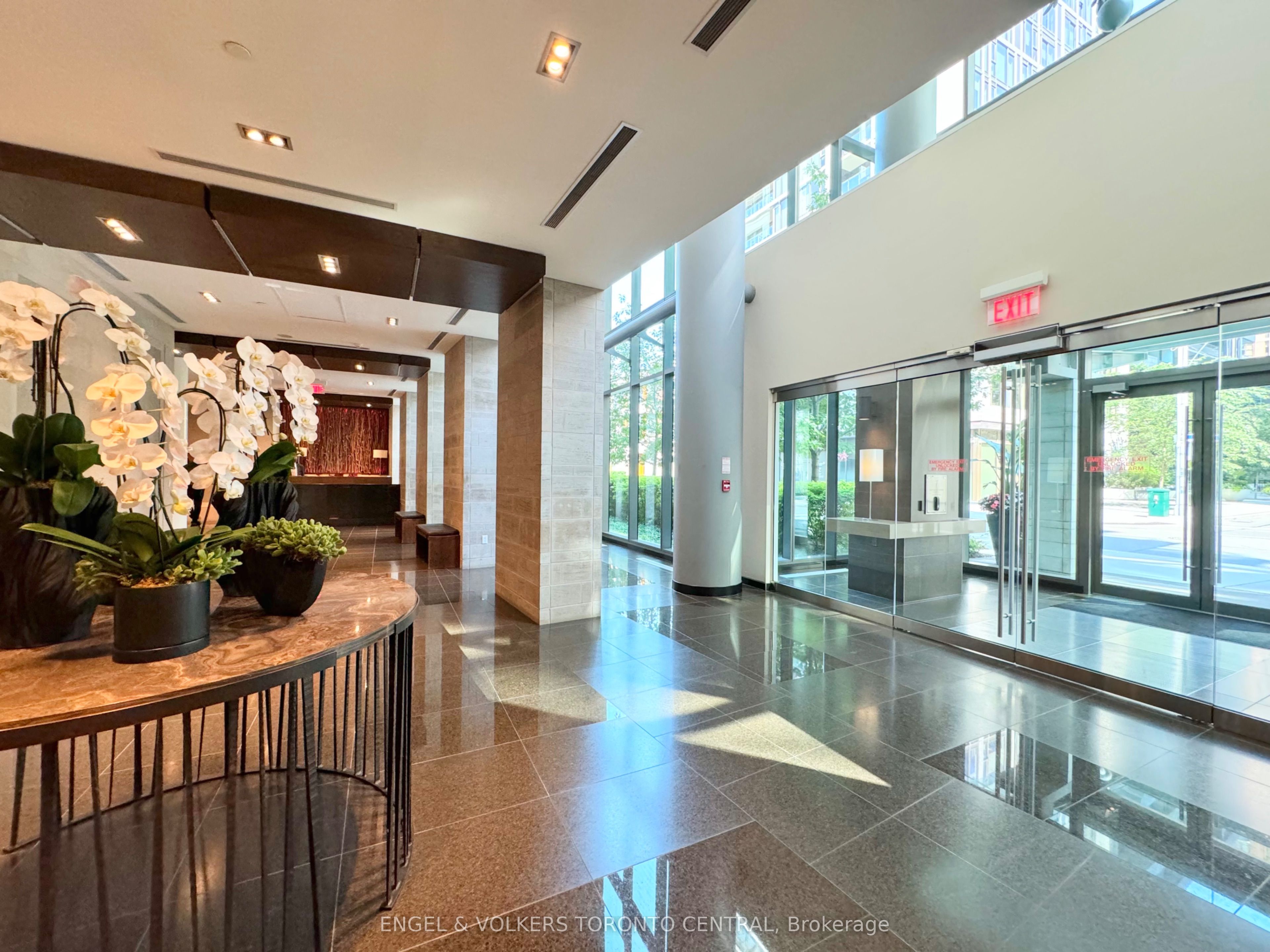 77 Charles Street W, #802