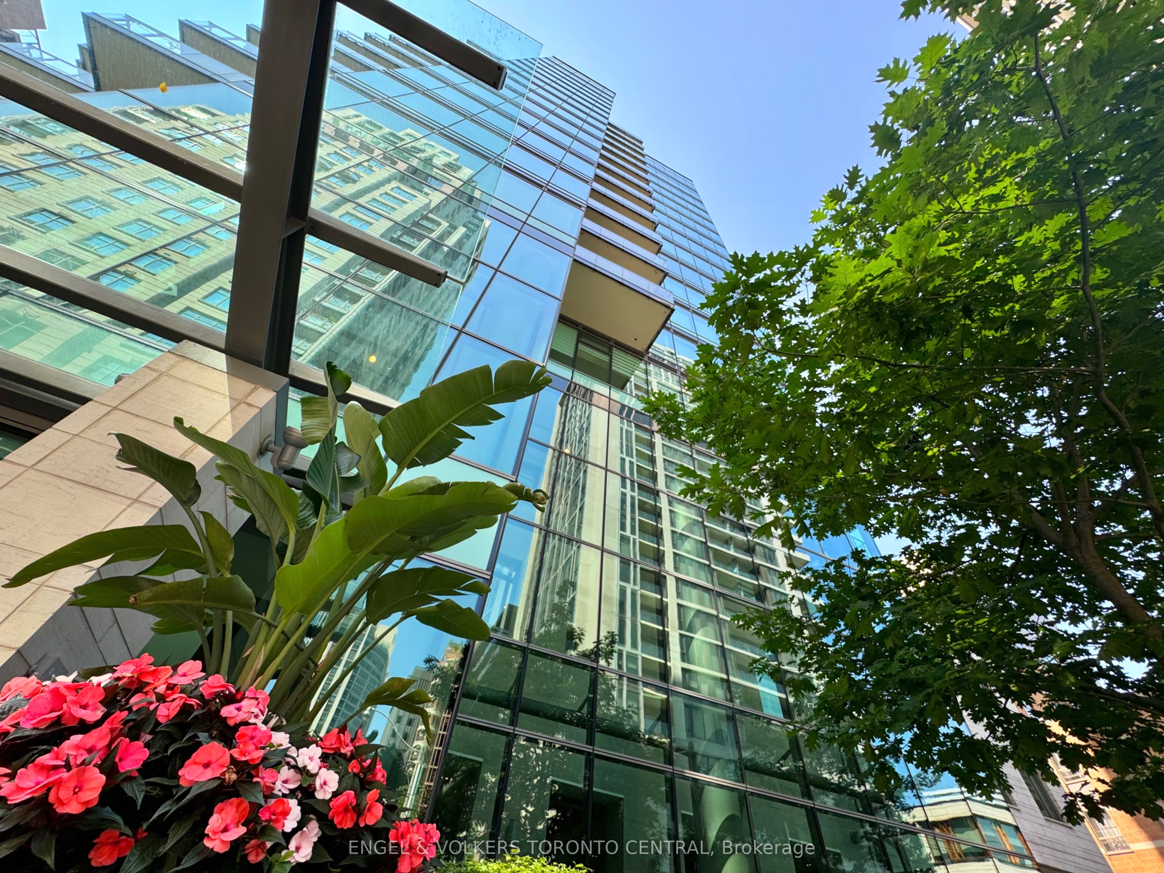 77 Charles Street W, #802