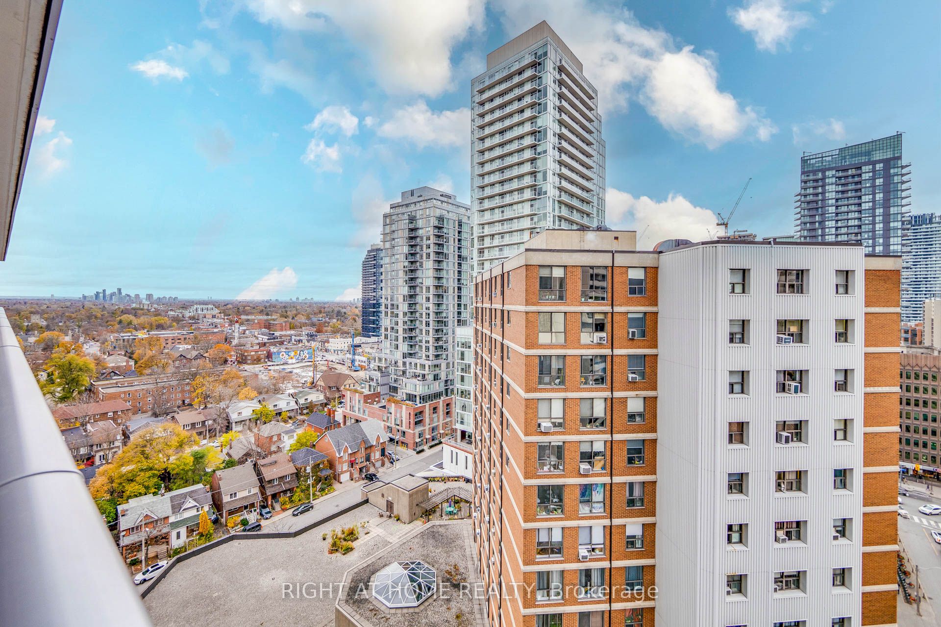 58 Orchard View Boulevard #1707