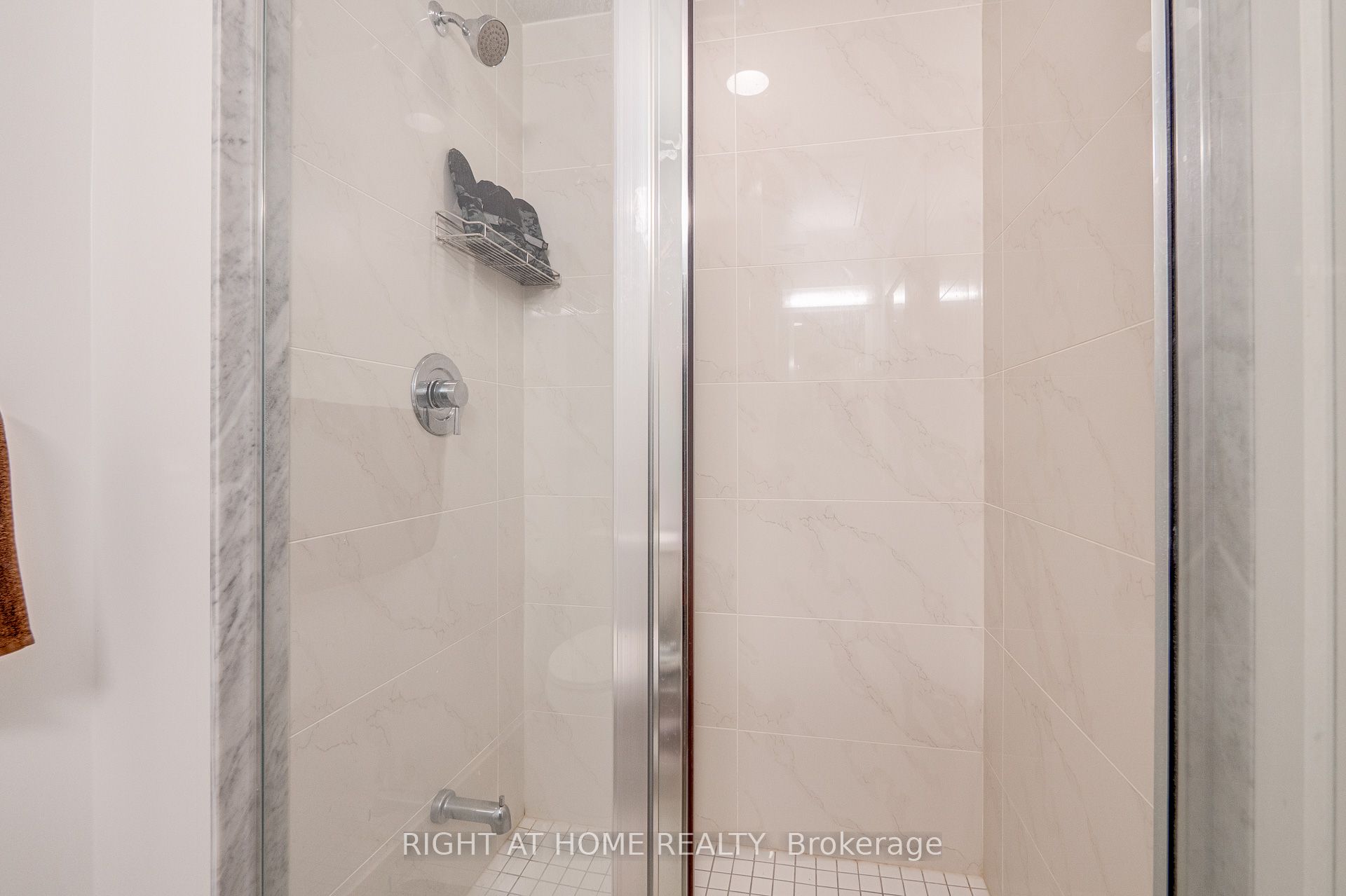 58 Orchard View Boulevard #1707