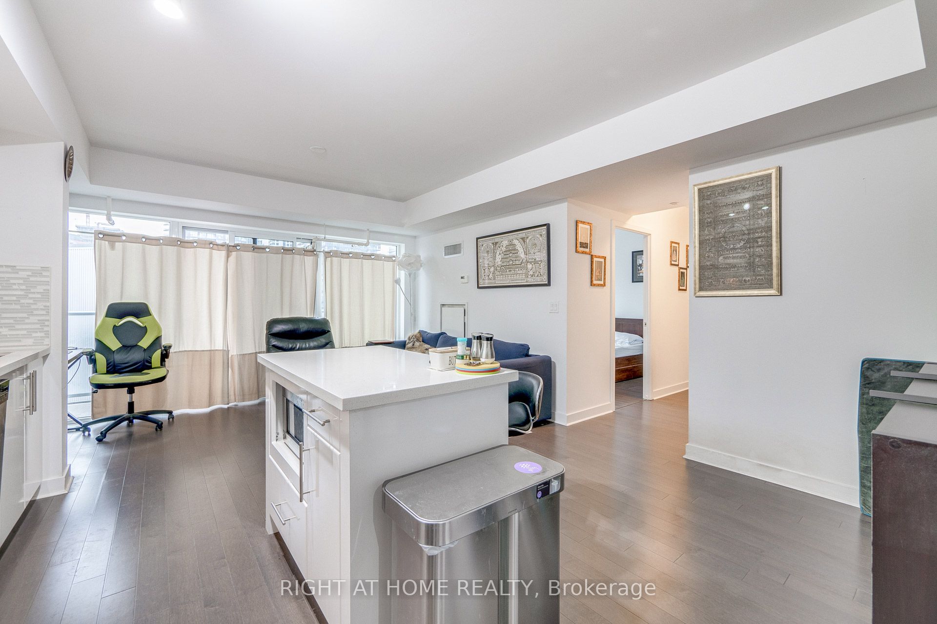 58 Orchard View Boulevard #1707