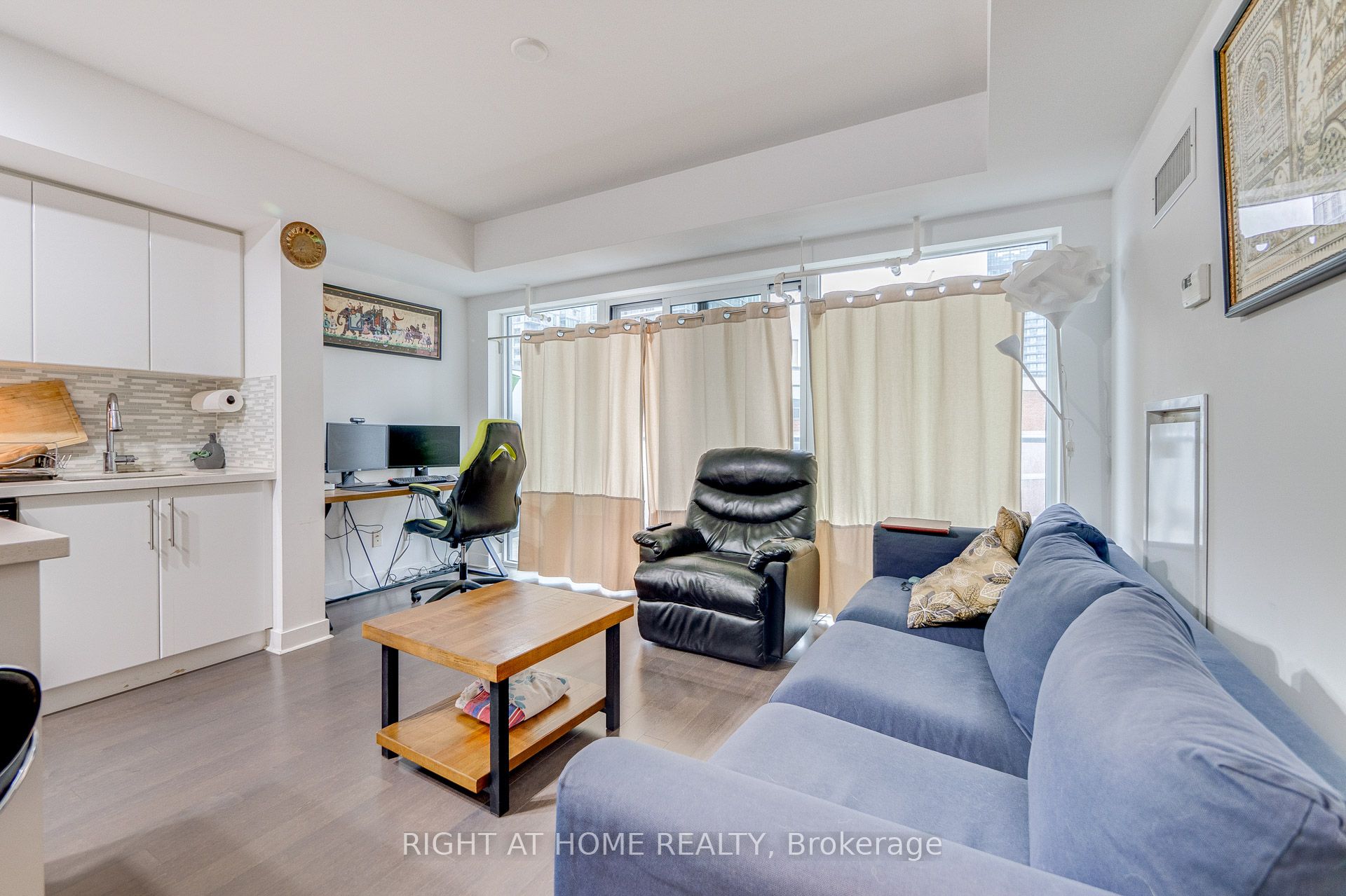 58 Orchard View Boulevard #1707