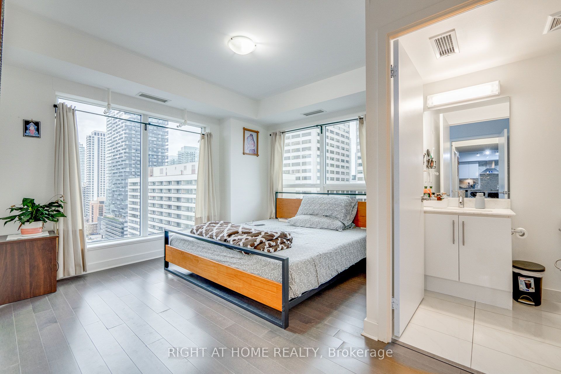 58 Orchard View Boulevard #1707