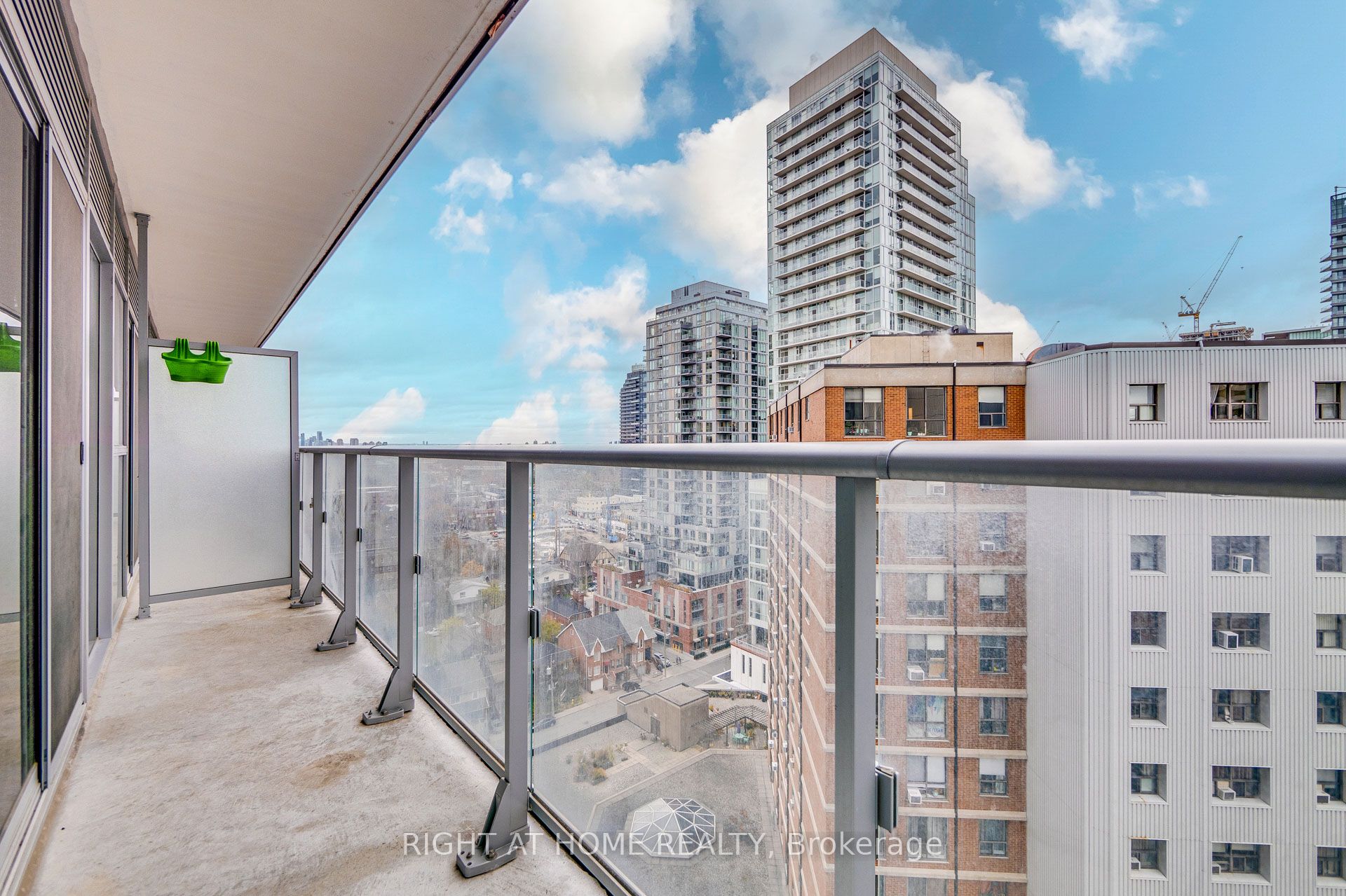 58 Orchard View Boulevard #1707