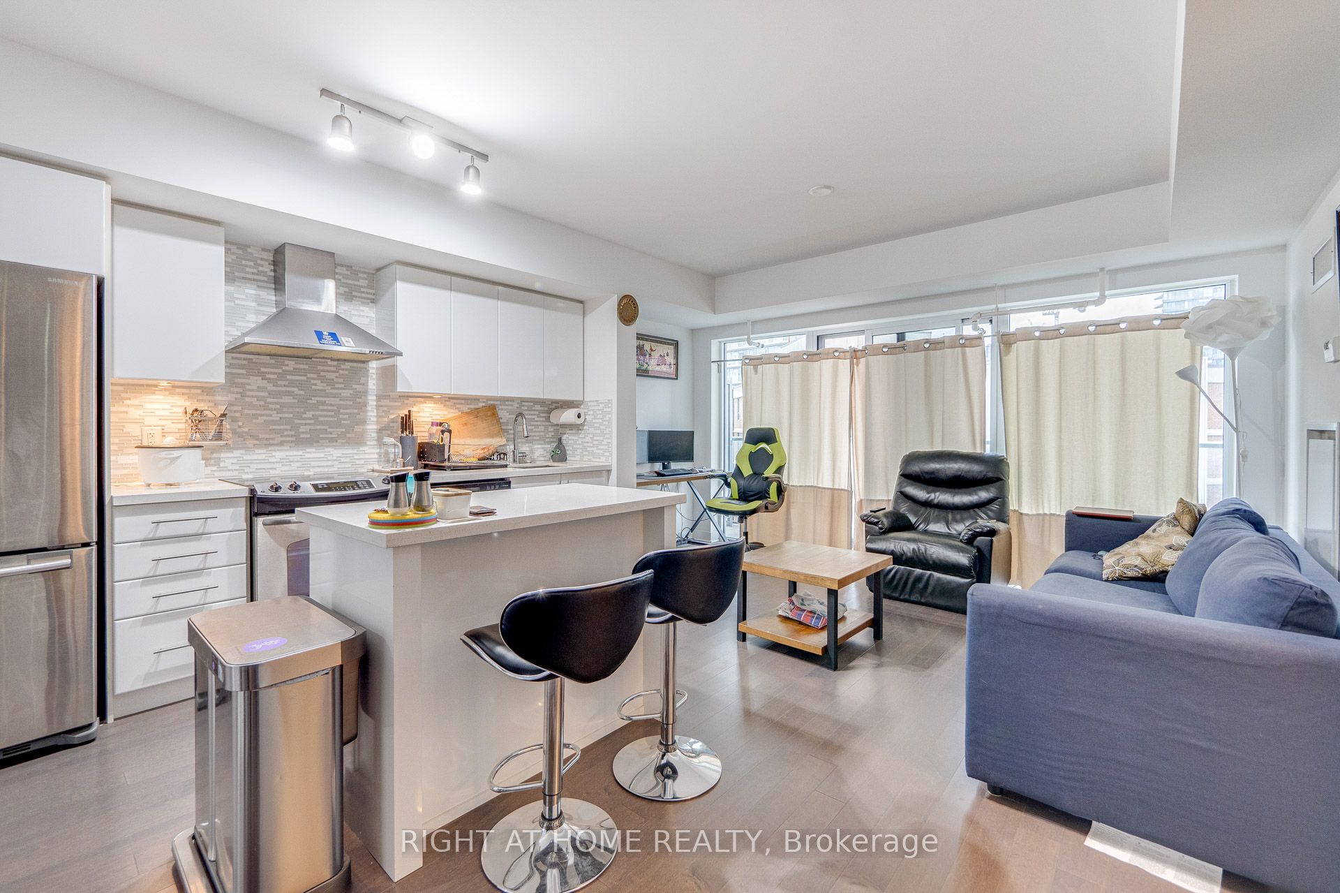 58 Orchard View Boulevard #1707