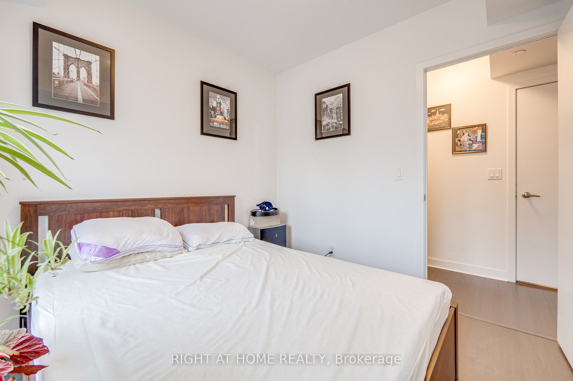 58 Orchard View Boulevard #1707