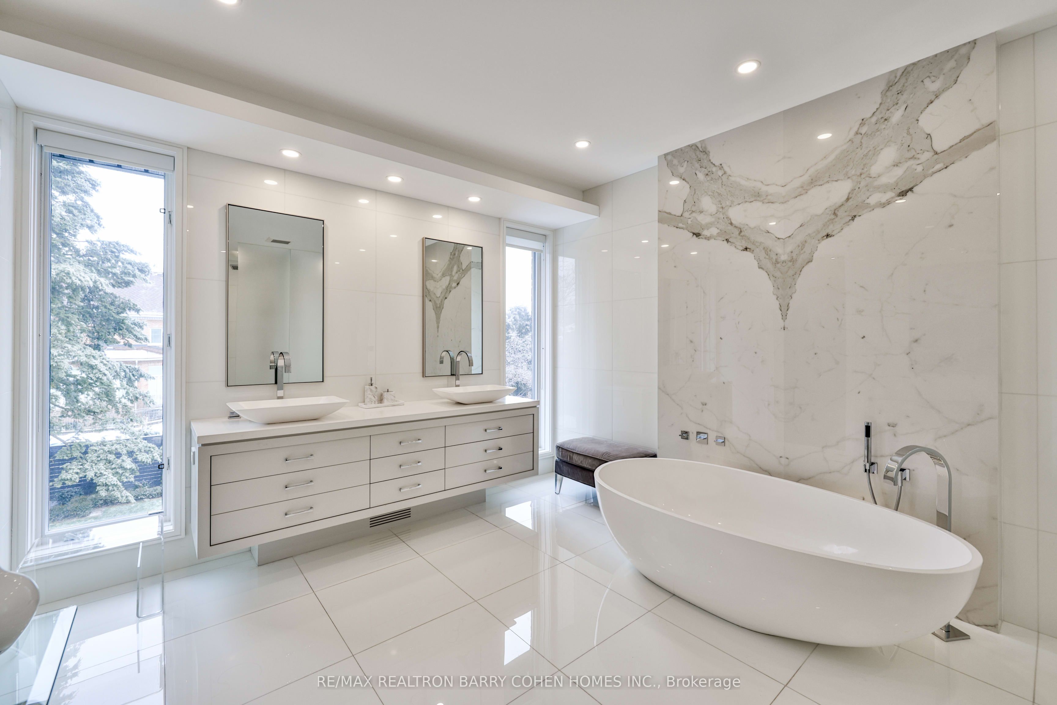 148 Highland Crescent