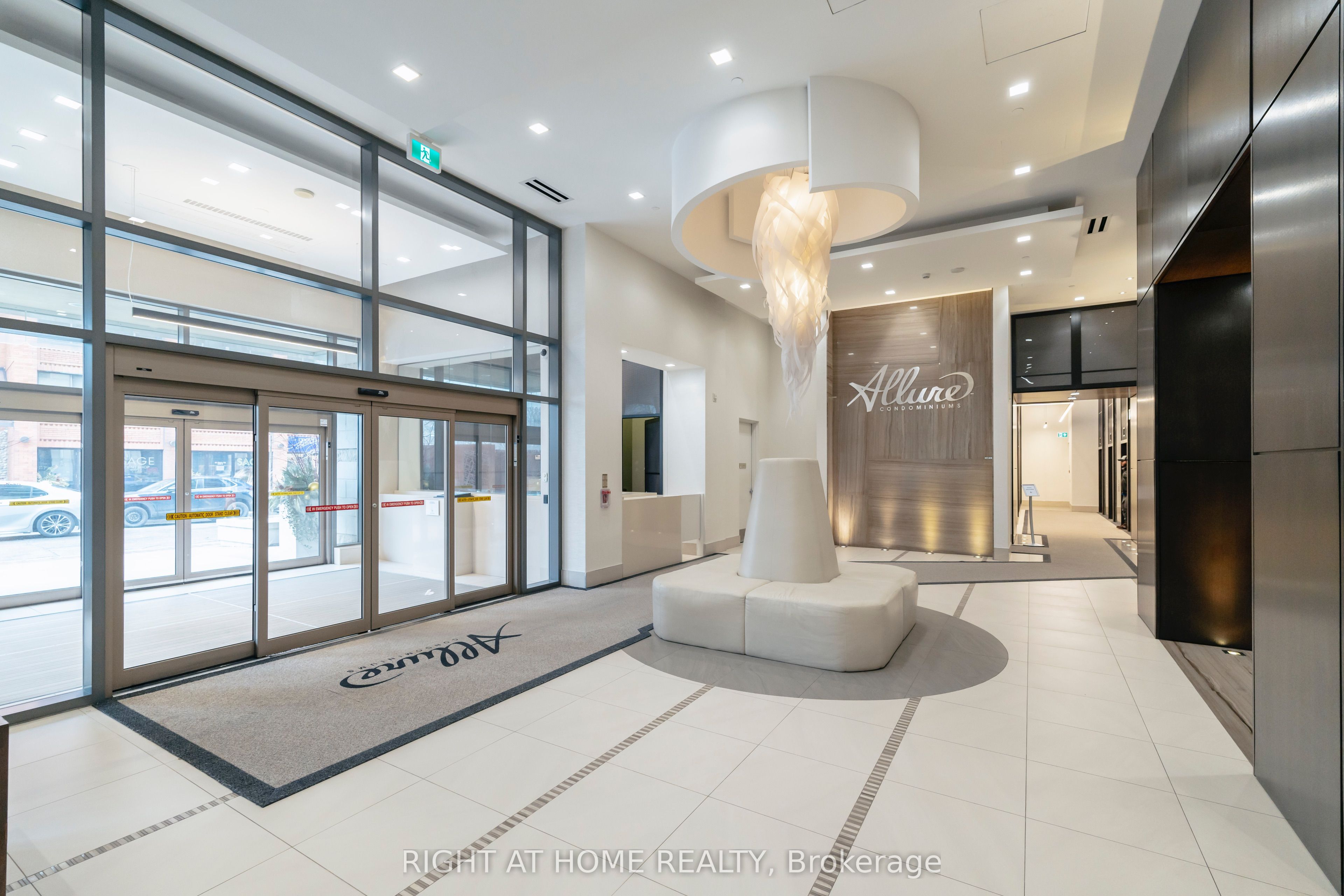 23 Glebe Road W #918