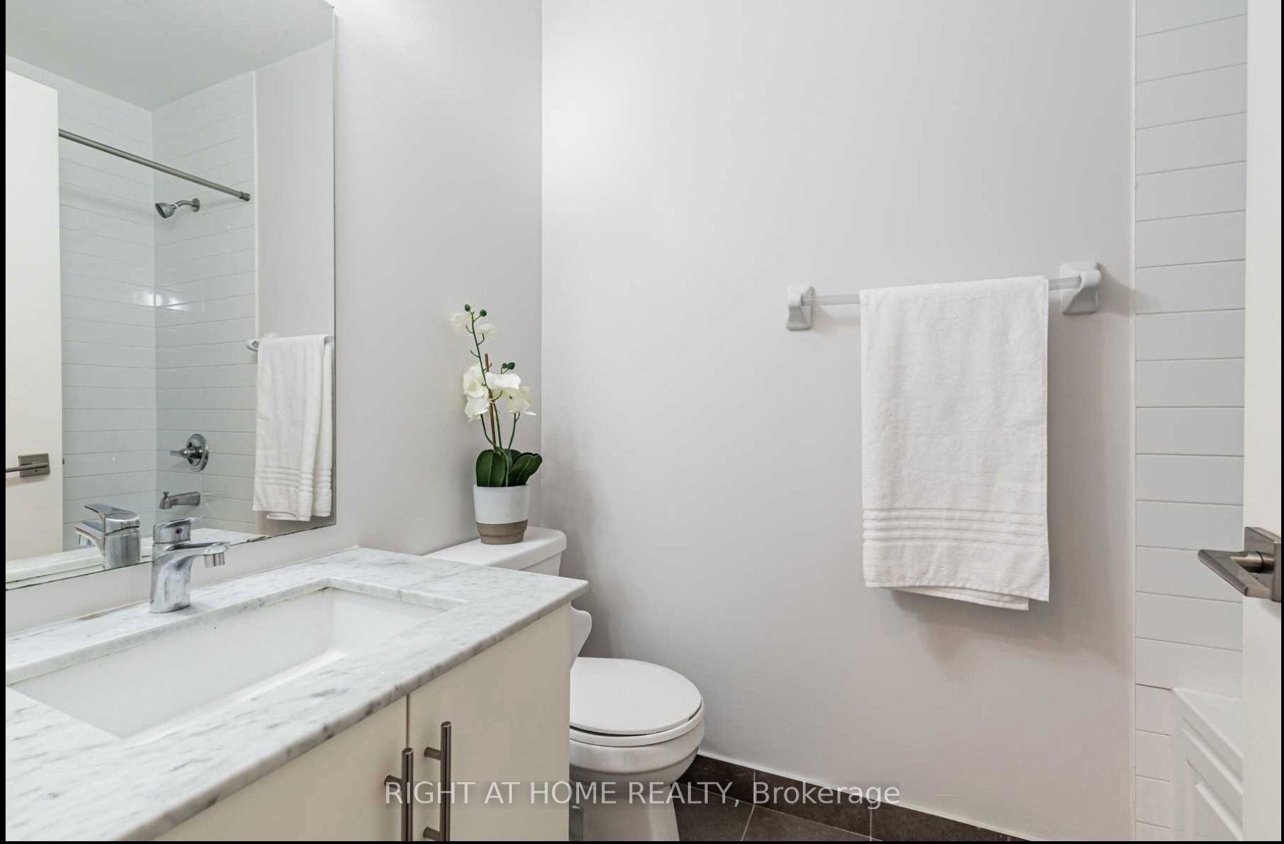 23 Glebe Road W #918
