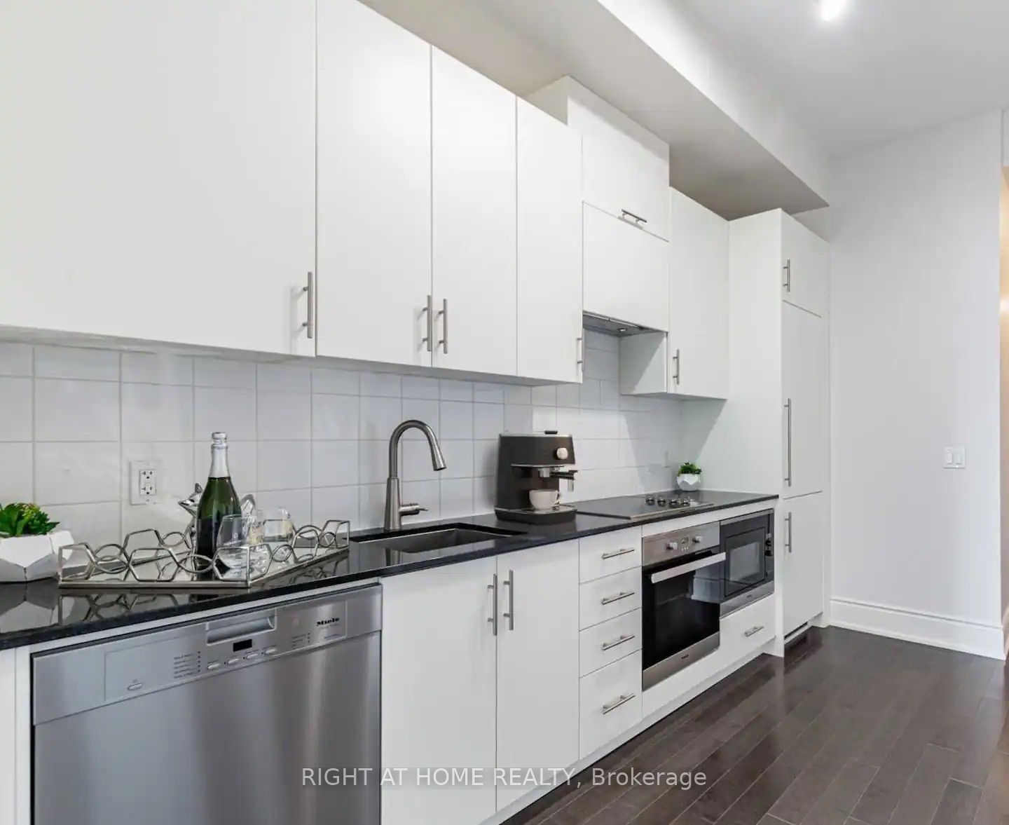 23 Glebe Road W #918