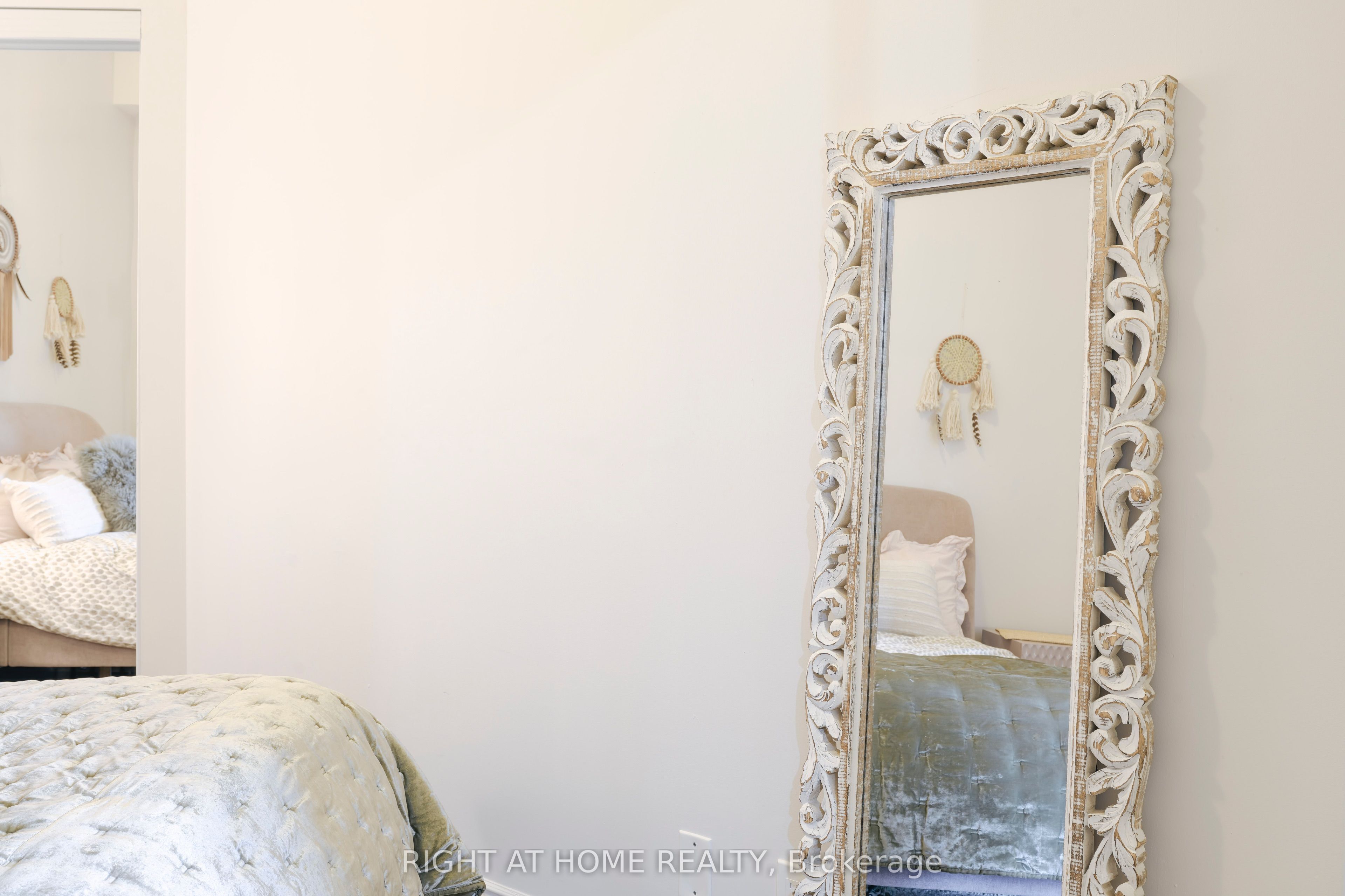 23 Glebe Road W #918