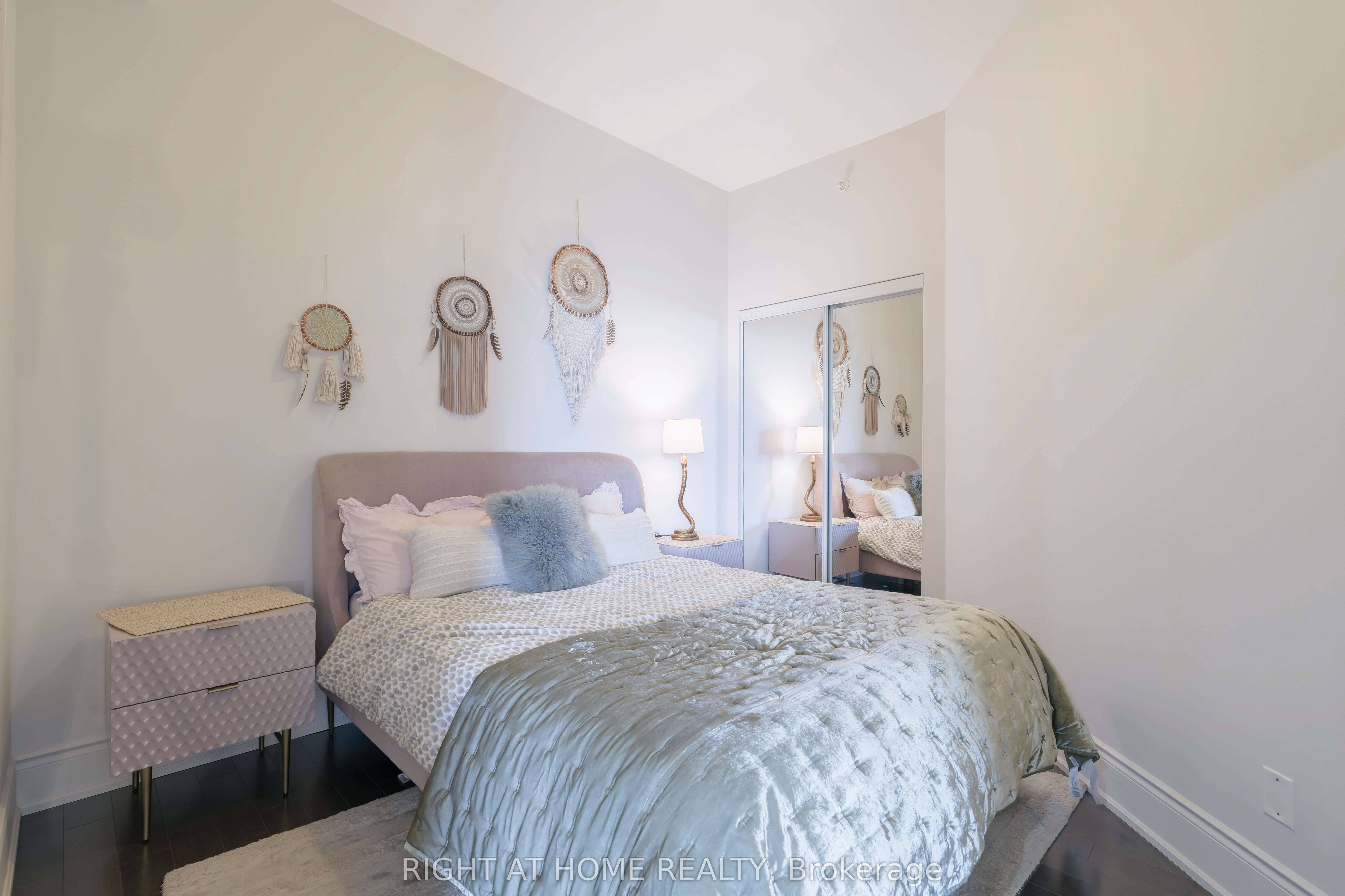 23 Glebe Road W #918