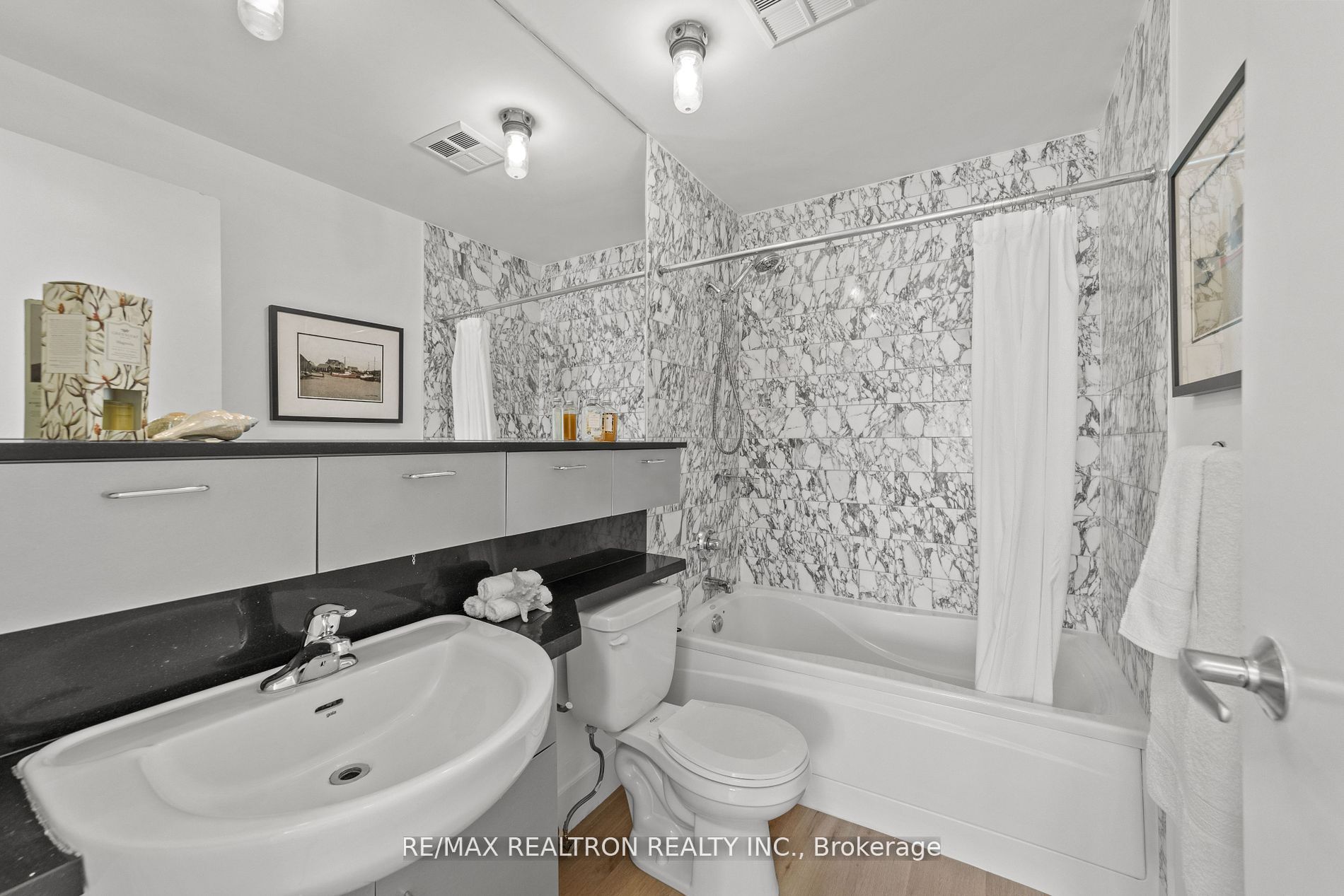 70 Alexander Street, #707