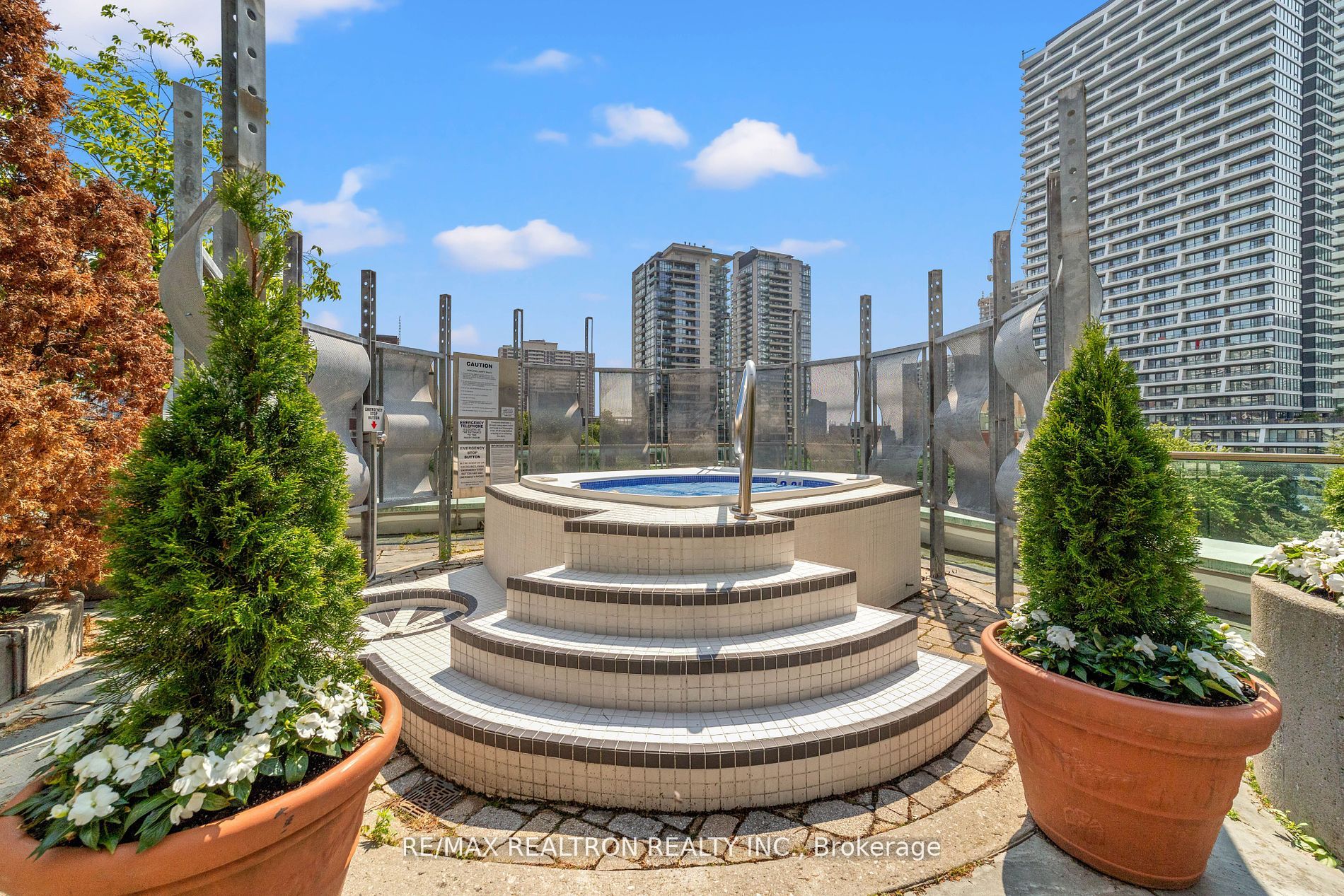 70 Alexander Street, #707