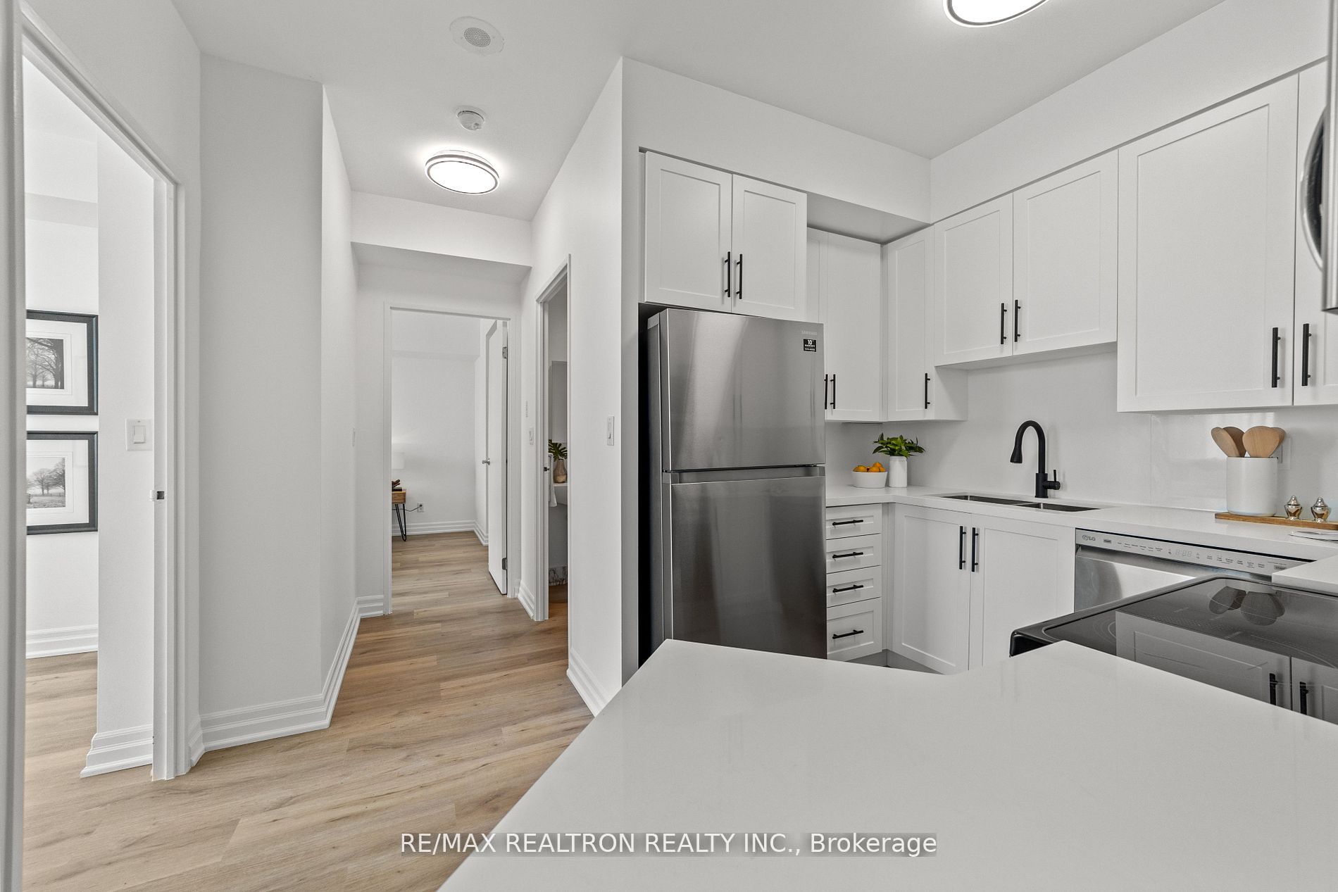 70 Alexander Street, #707