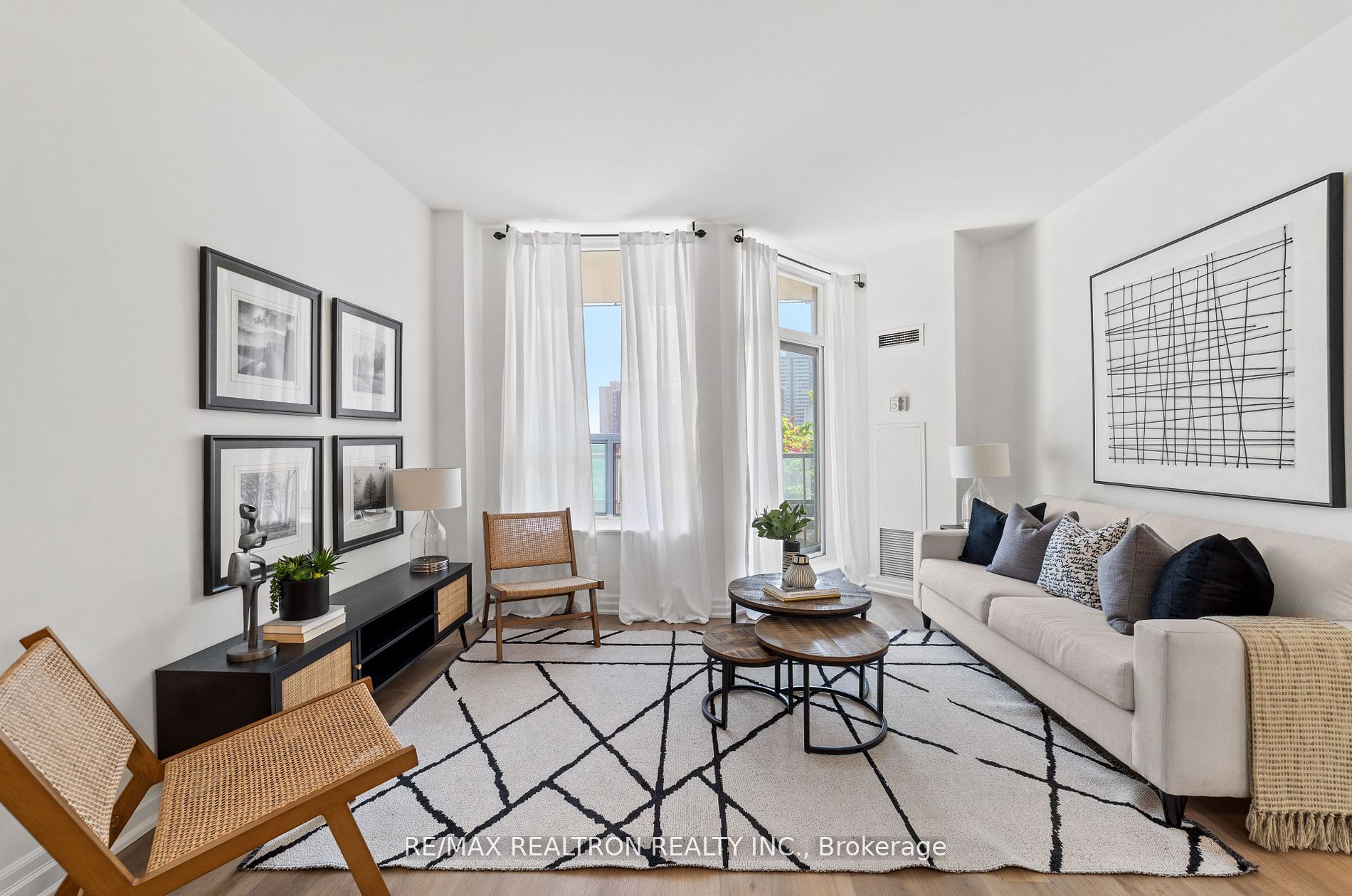 70 Alexander Street, #707