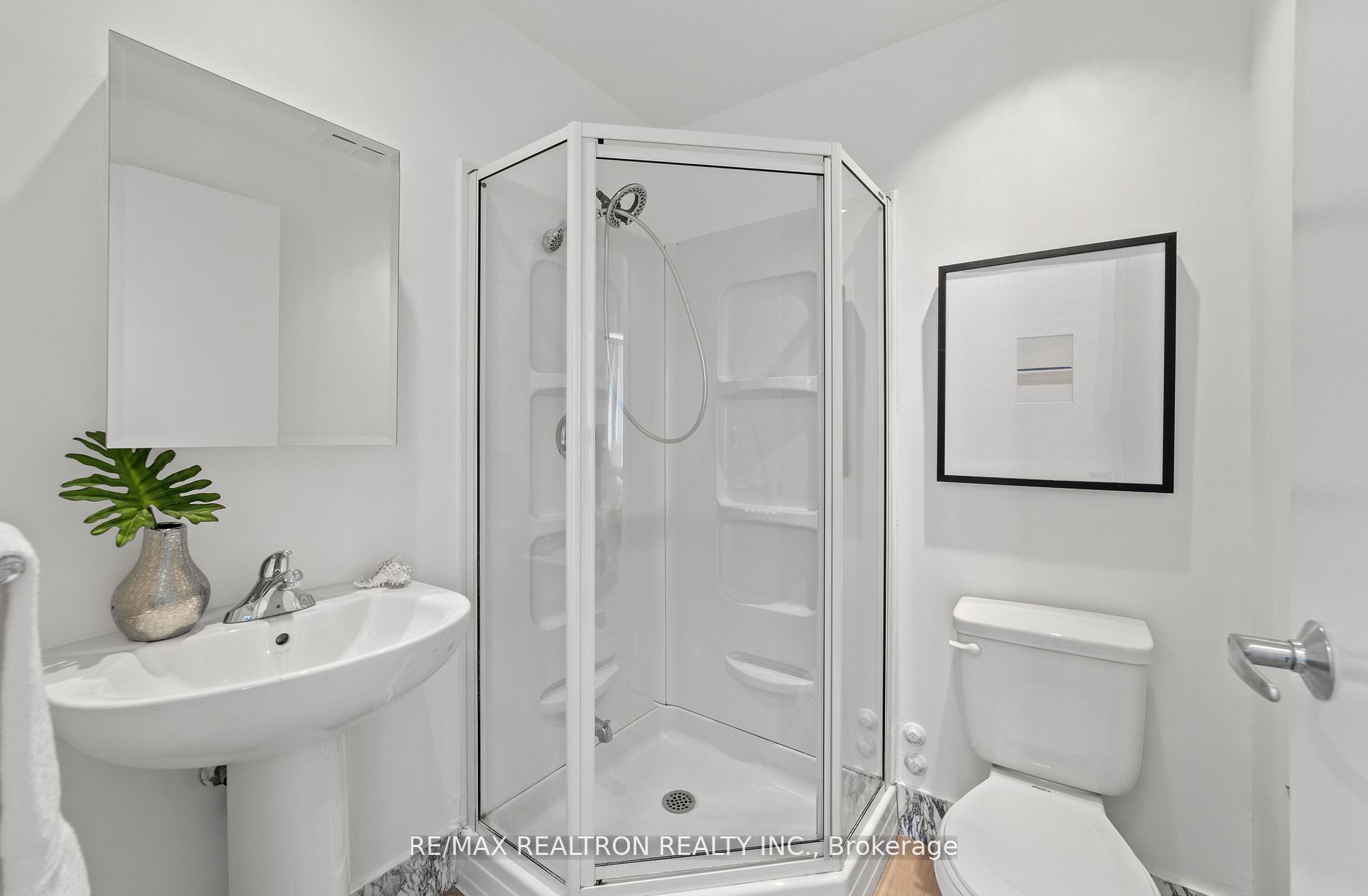 70 Alexander Street, #707