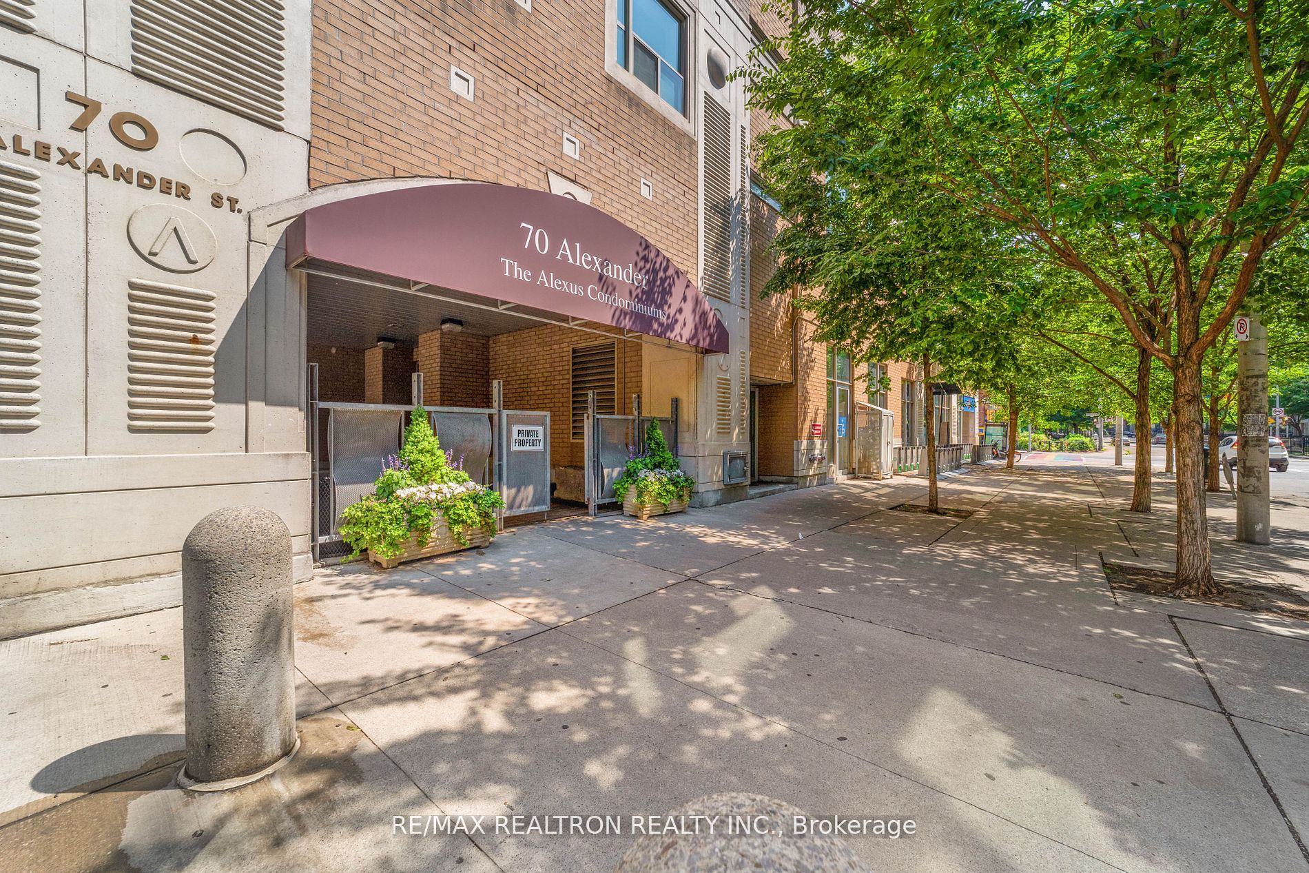 70 Alexander Street, #707