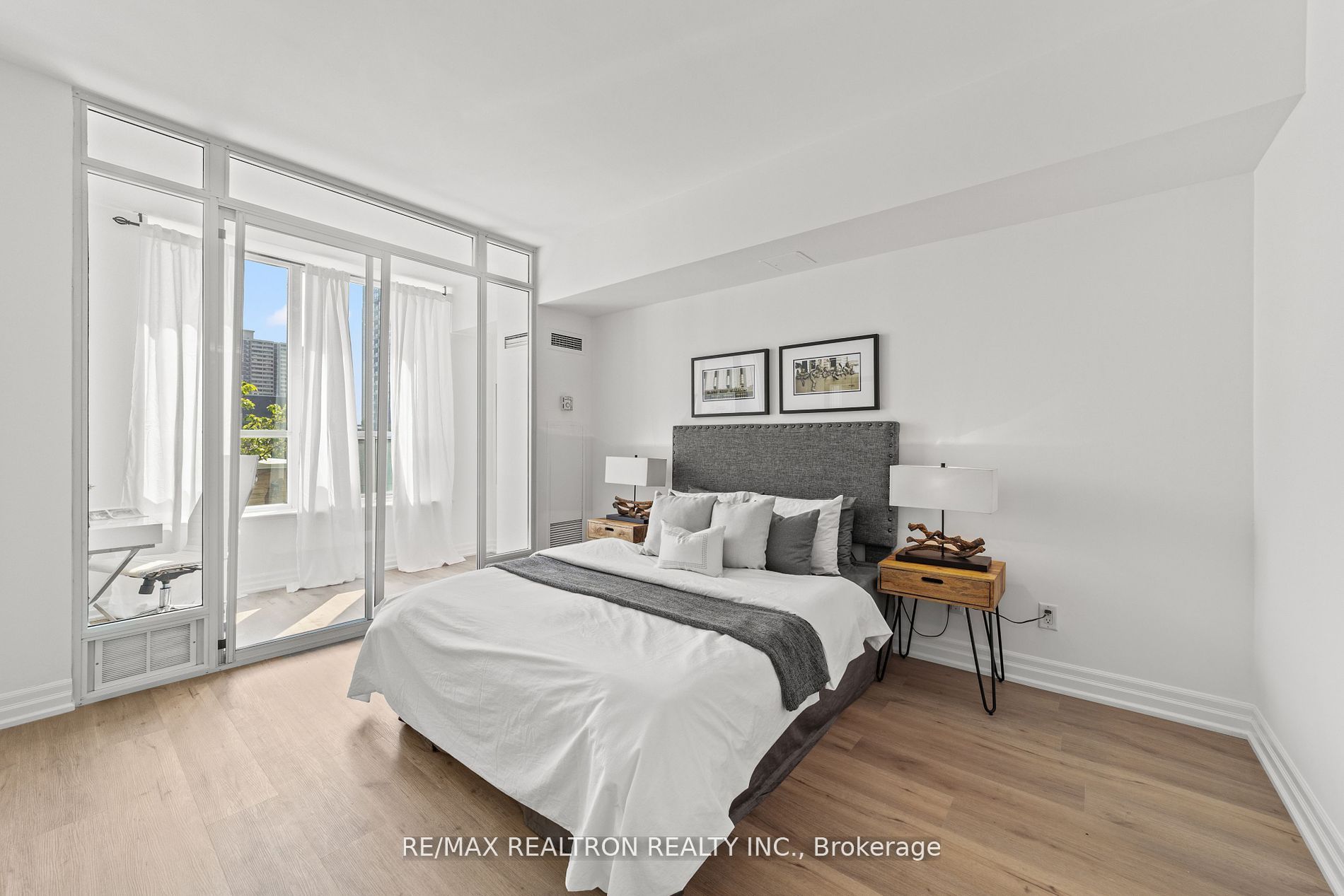 70 Alexander Street, #707