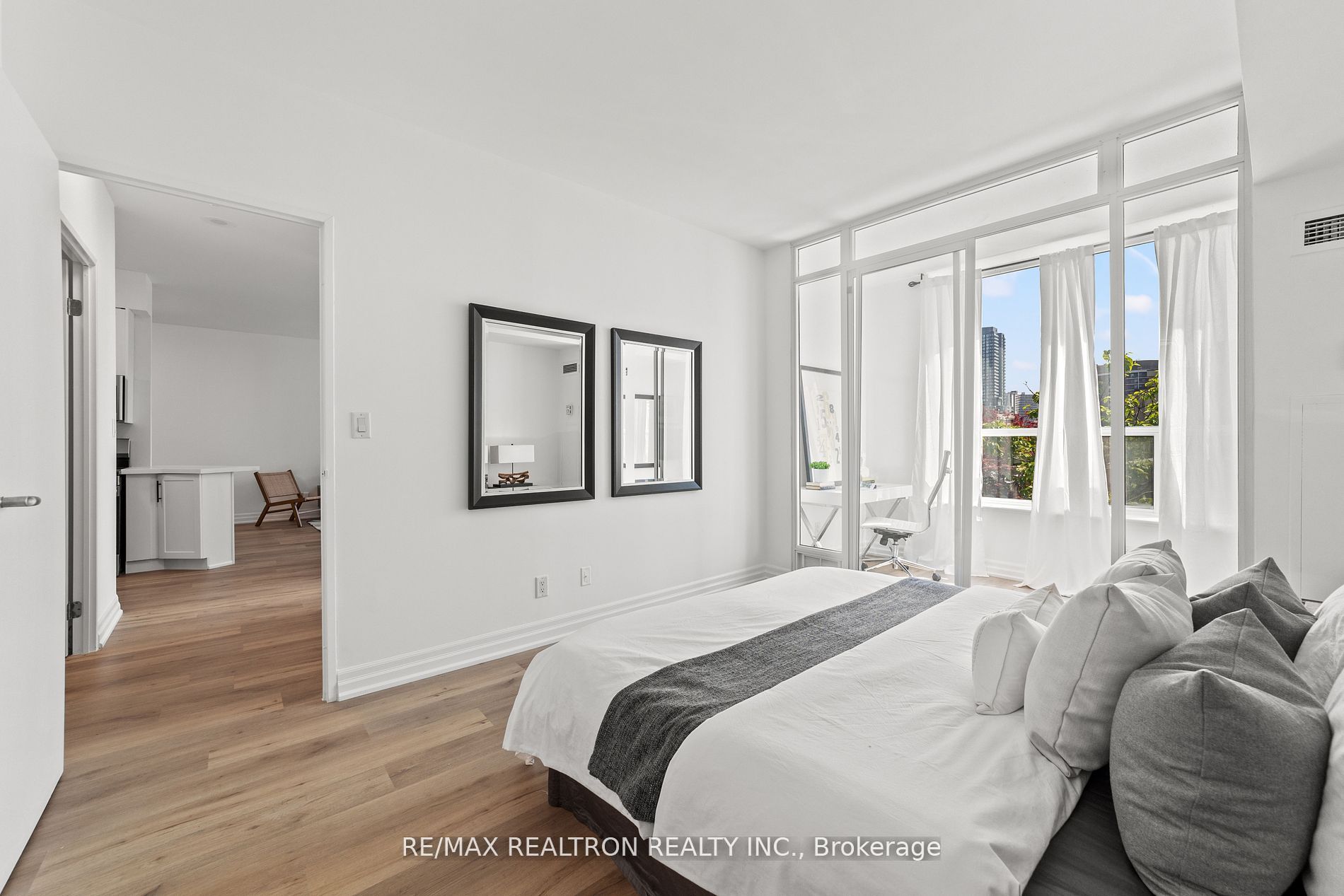 70 Alexander Street, #707