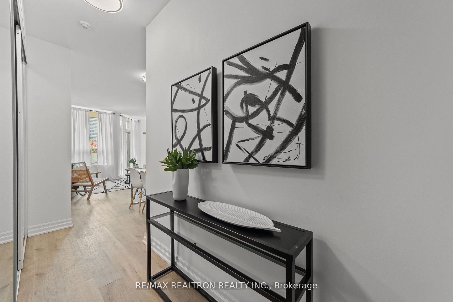 70 Alexander Street, #707