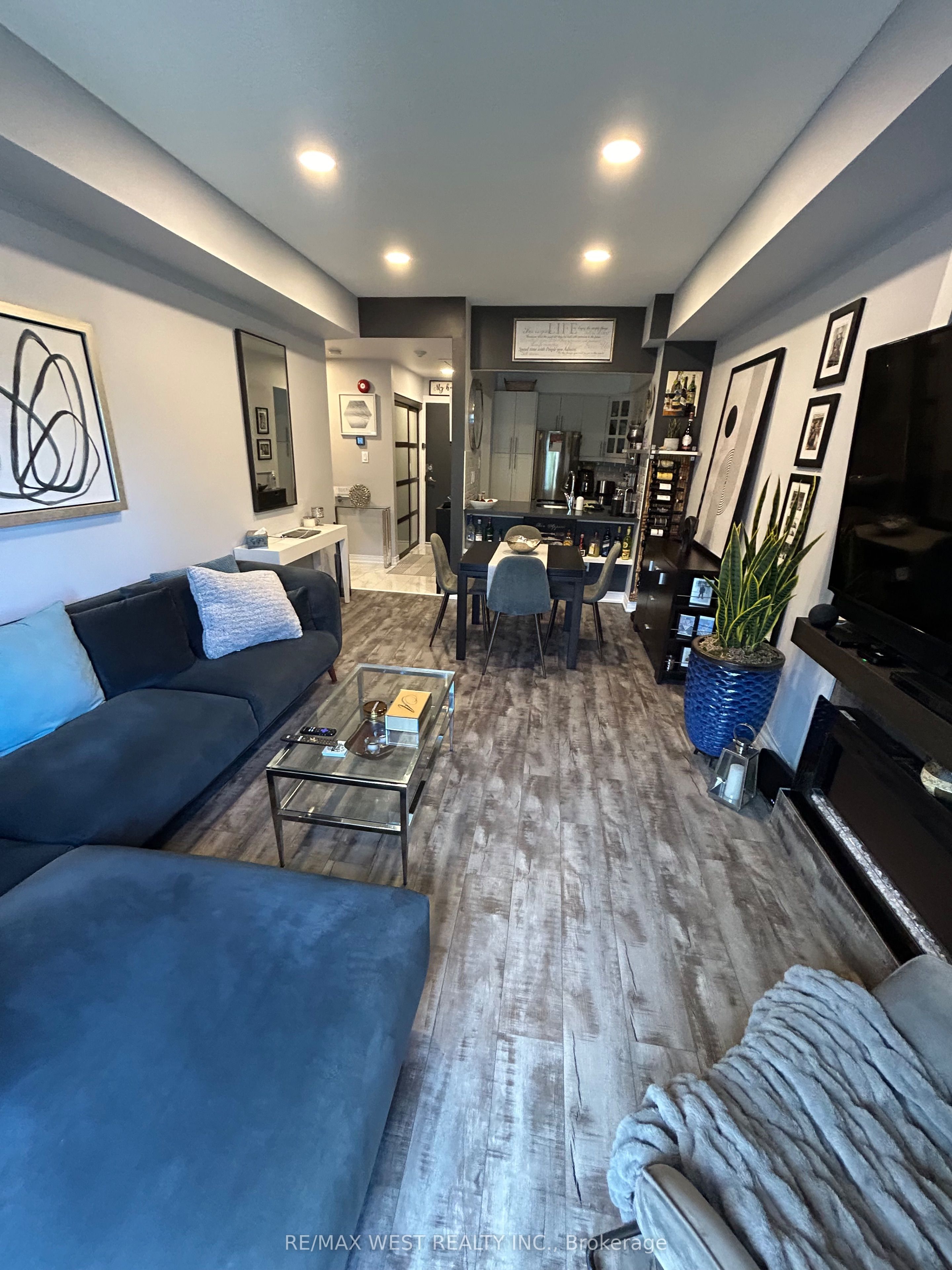 1000 Sheppard Avenue W, #206