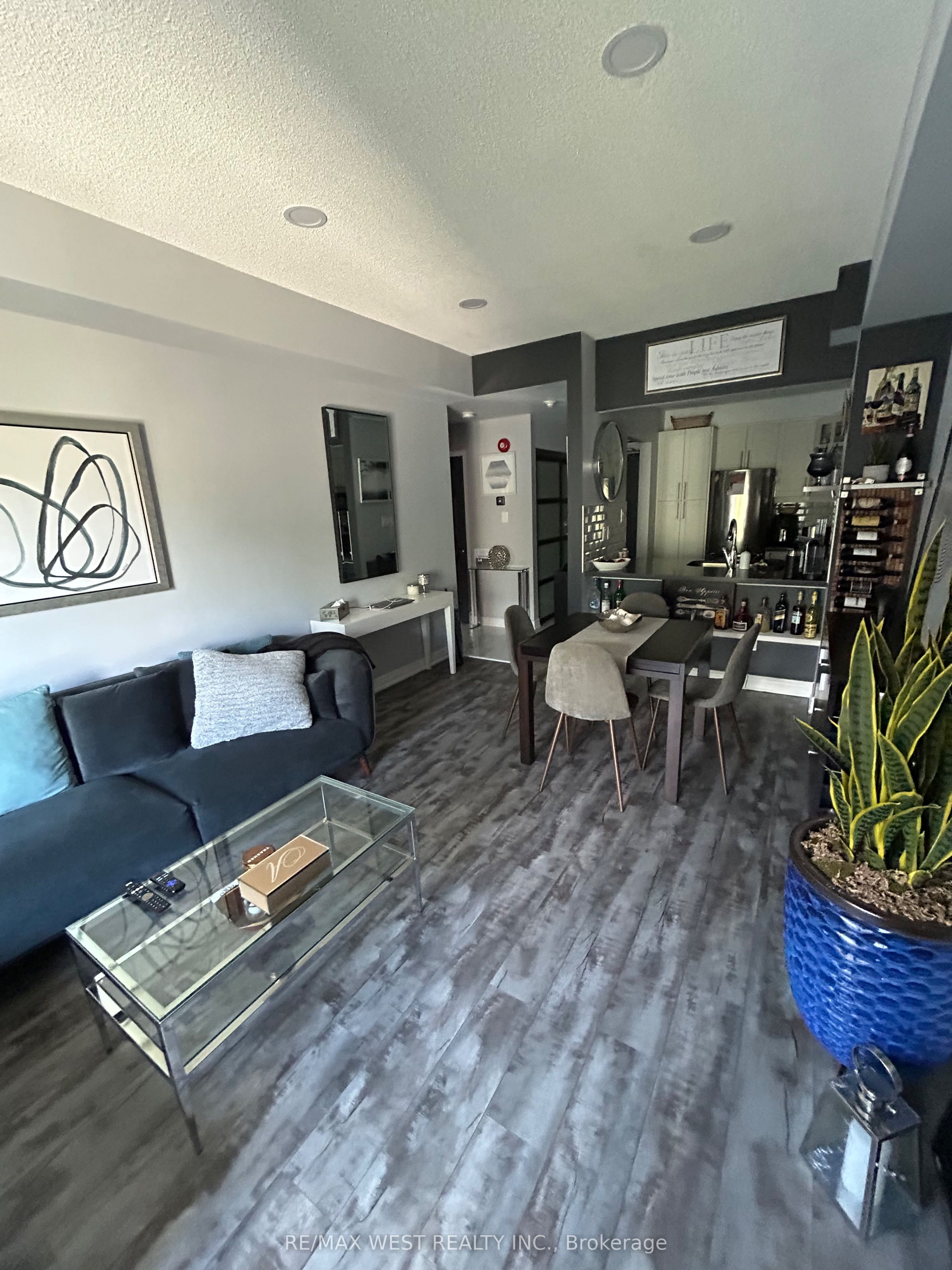 1000 Sheppard Avenue W, #206