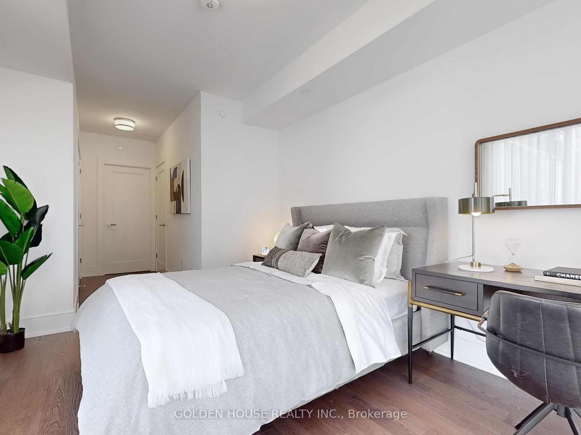 30 Inn On the Park Drive, #903