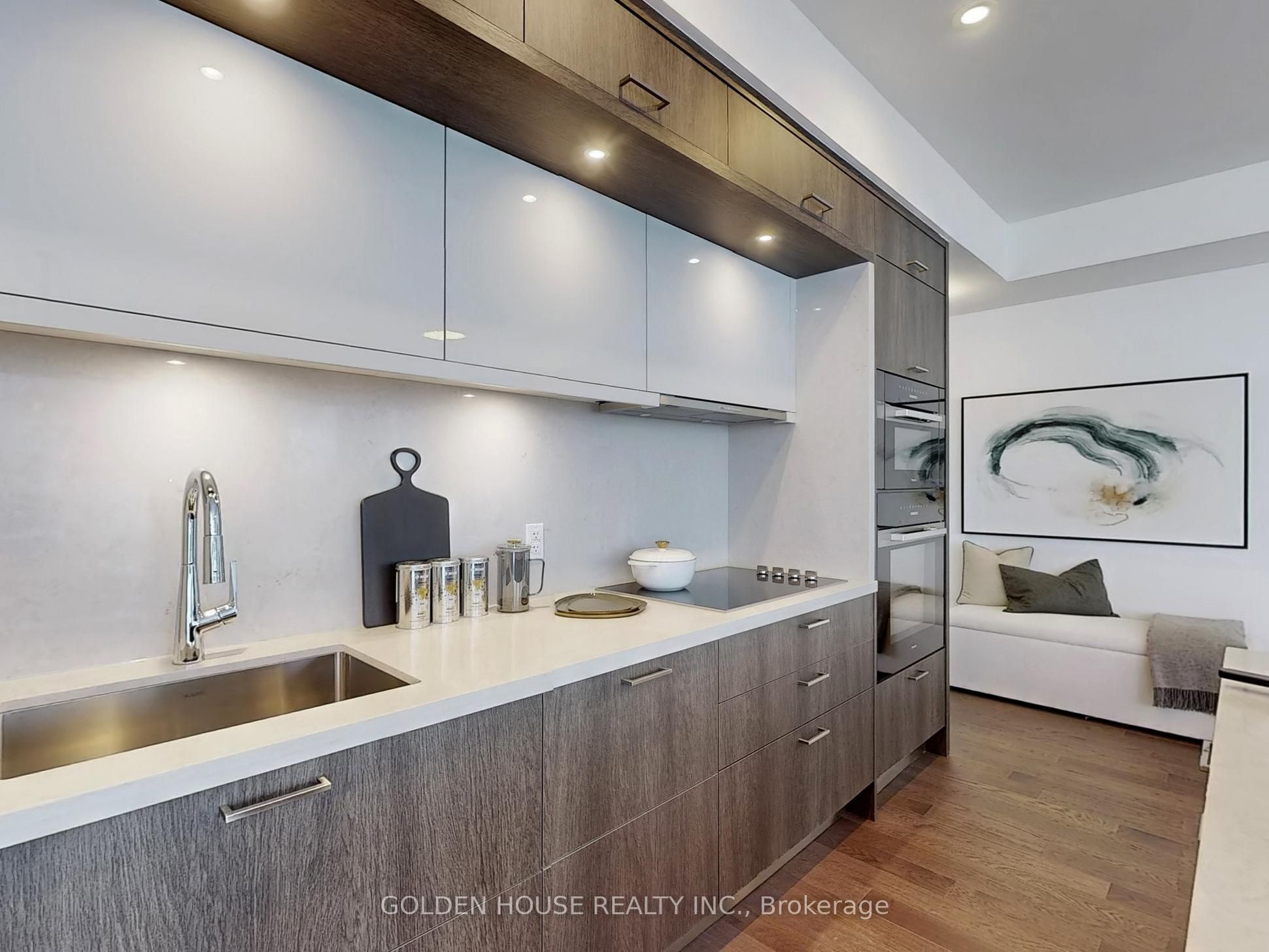 30 Inn On the Park Drive, #903