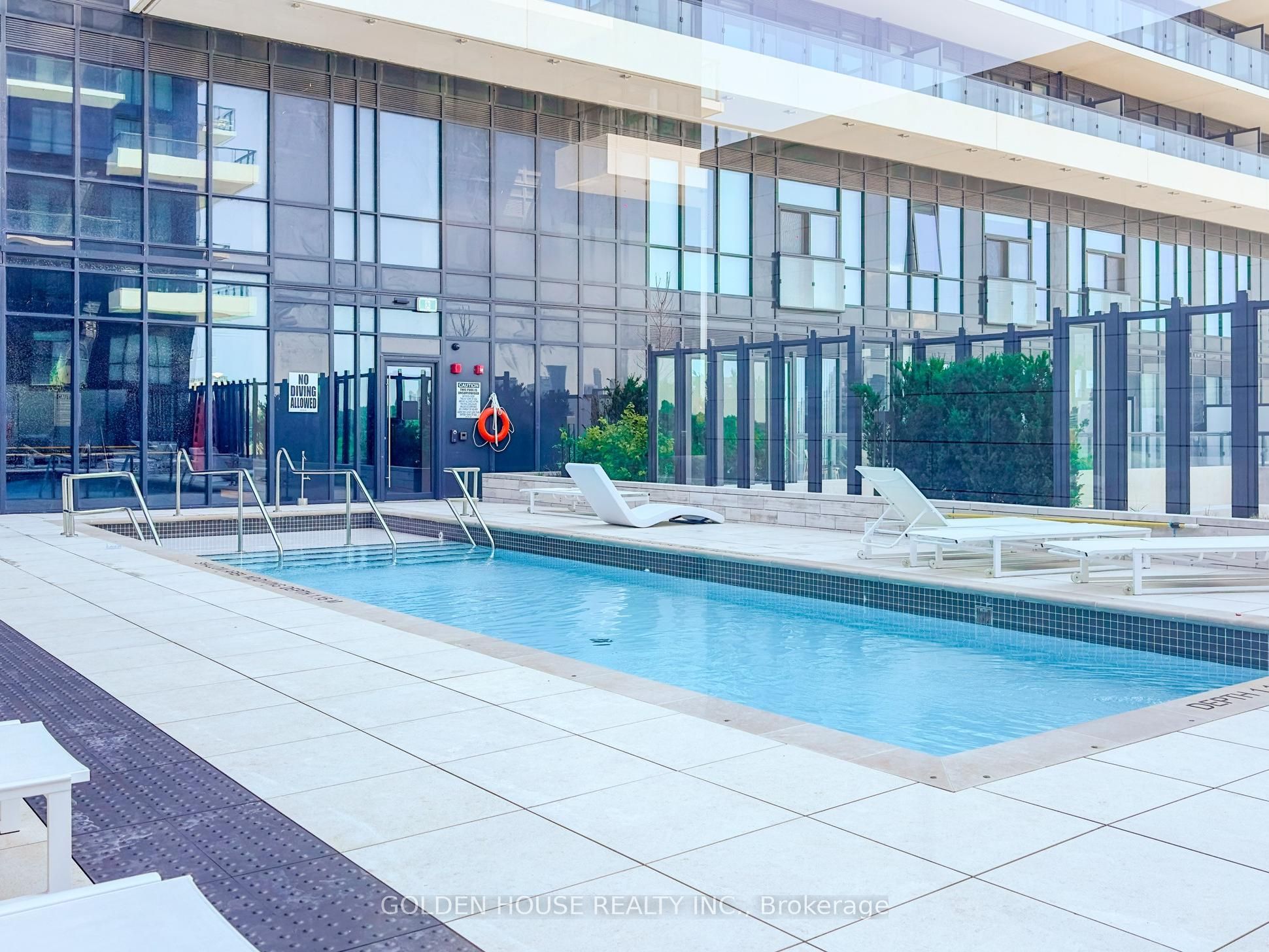 30 Inn On the Park Drive, #903