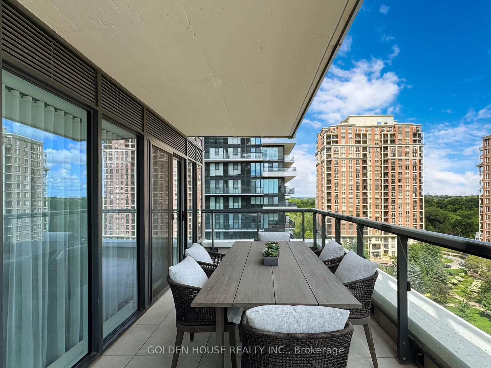 30 Inn On the Park Drive, #903