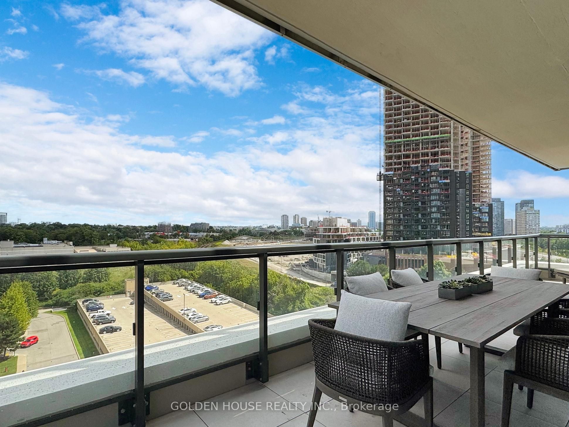 30 Inn On the Park Drive, #903