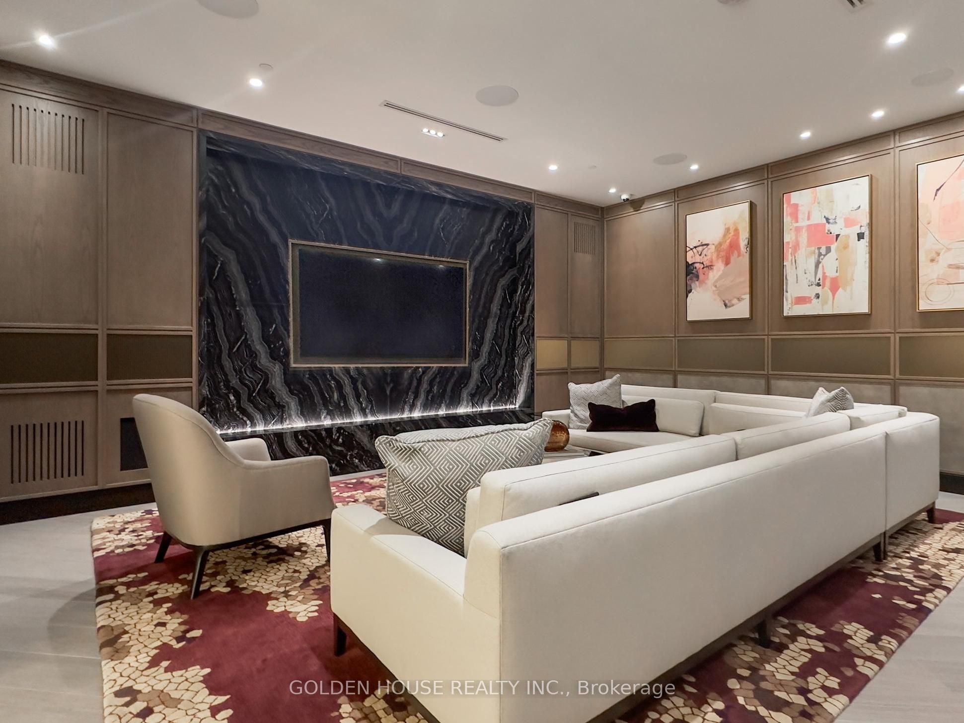 30 Inn On the Park Drive, #903