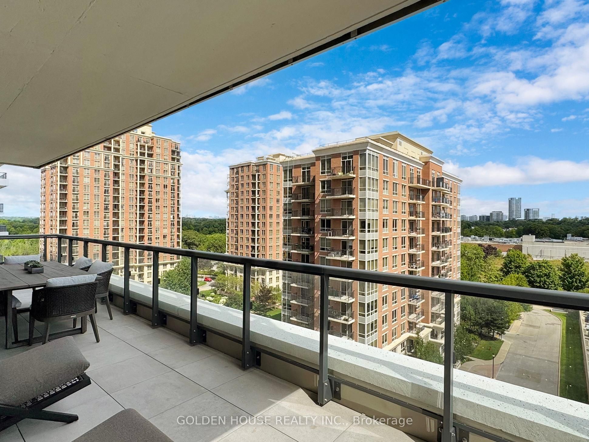 30 Inn On the Park Drive, #903