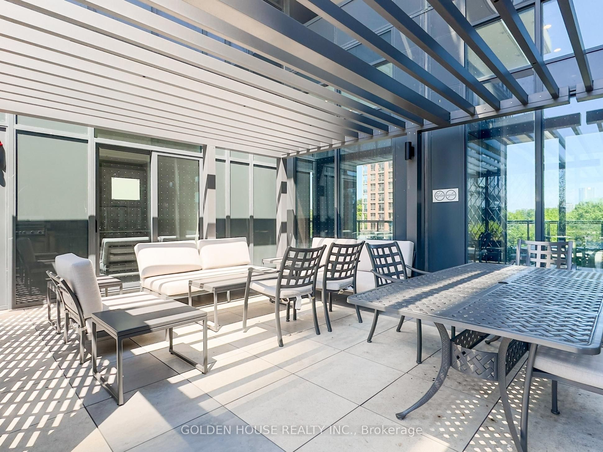 30 Inn On the Park Drive, #903