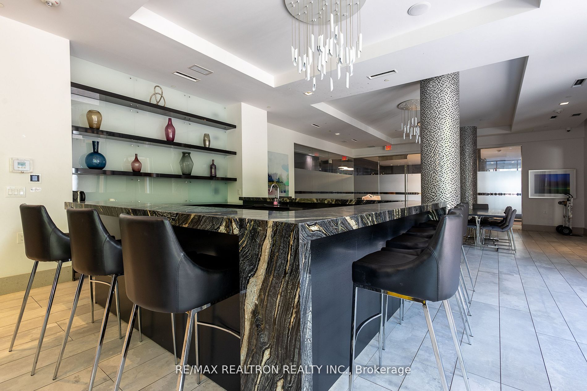 525 Adelaide Street W #1712