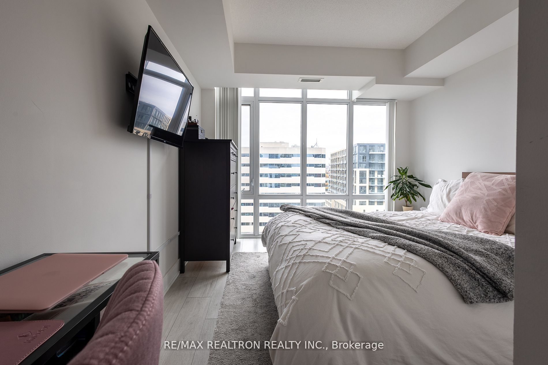 525 Adelaide Street W #1712