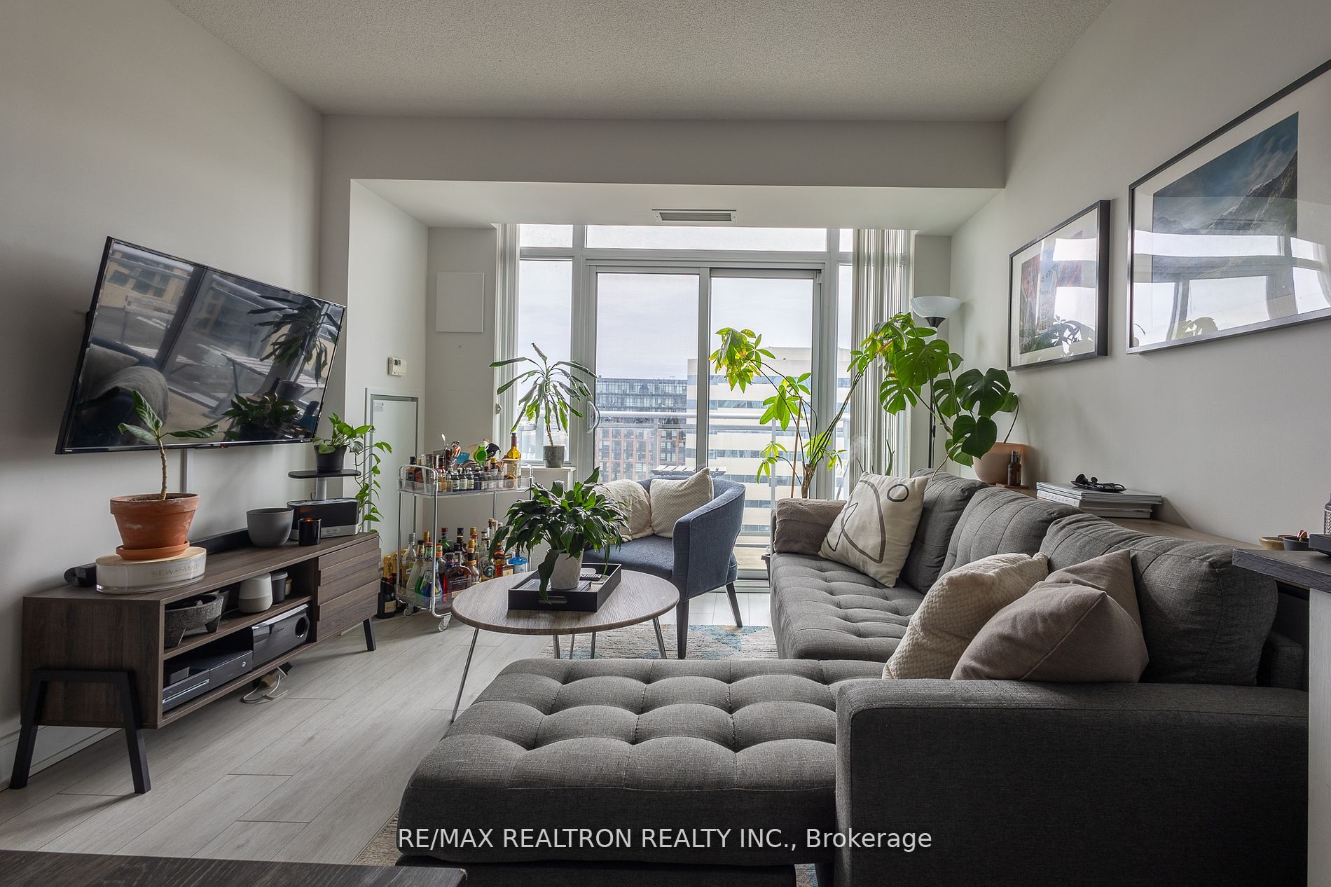 525 Adelaide Street W #1712