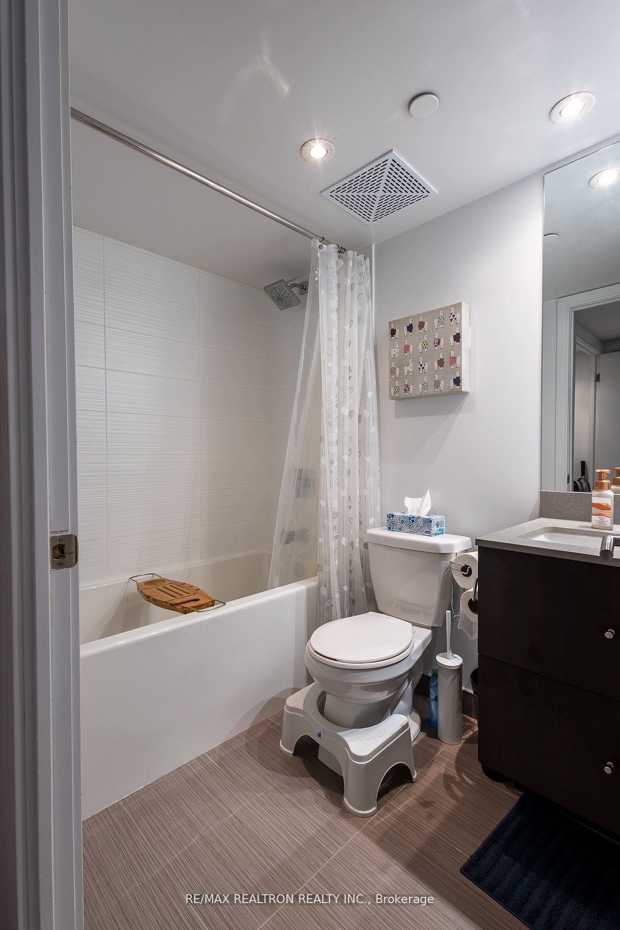 525 Adelaide Street W #1712