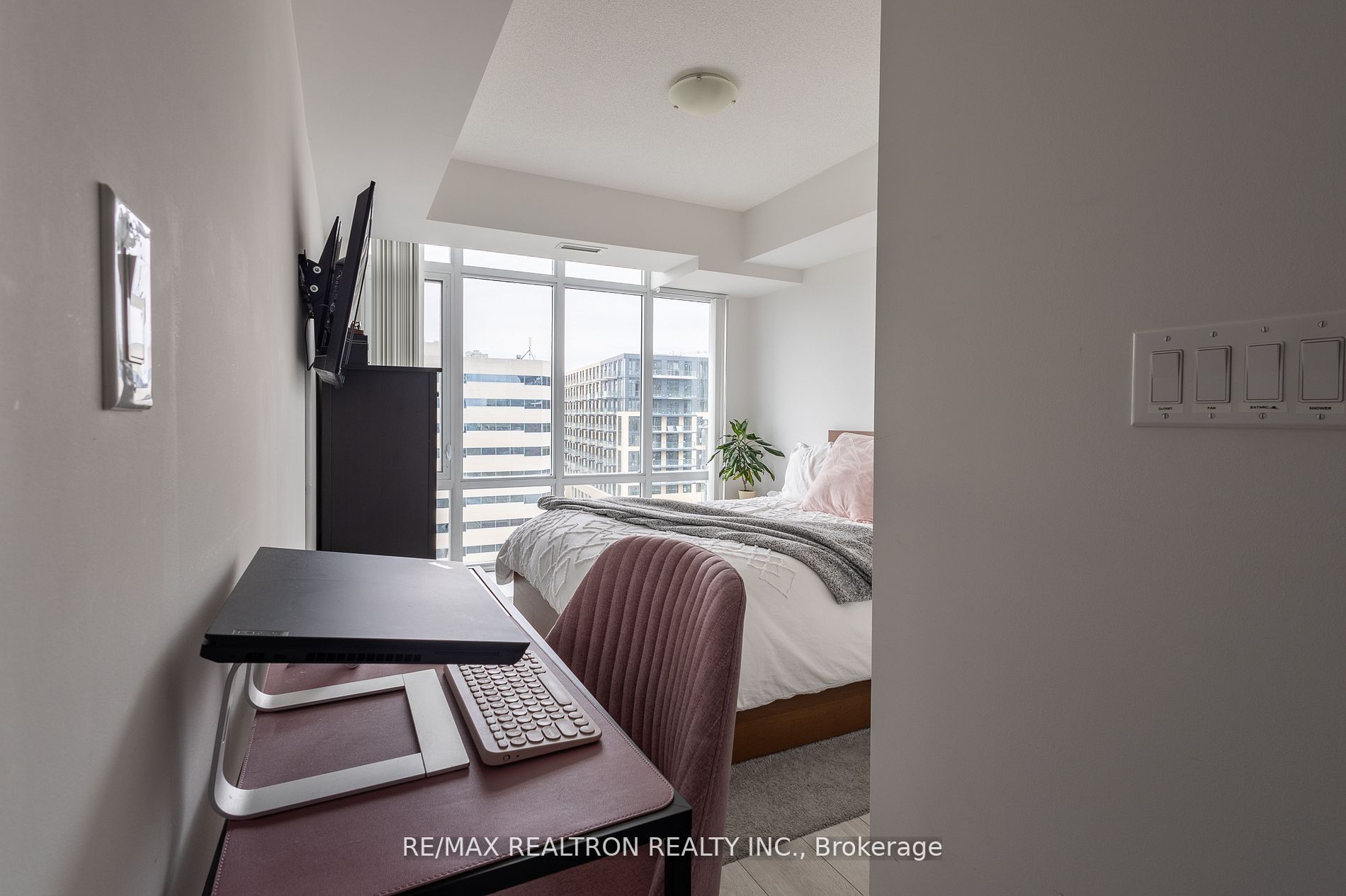 525 Adelaide Street W #1712