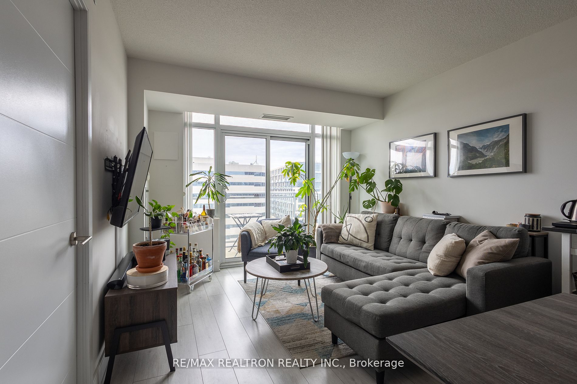 525 Adelaide Street W #1712