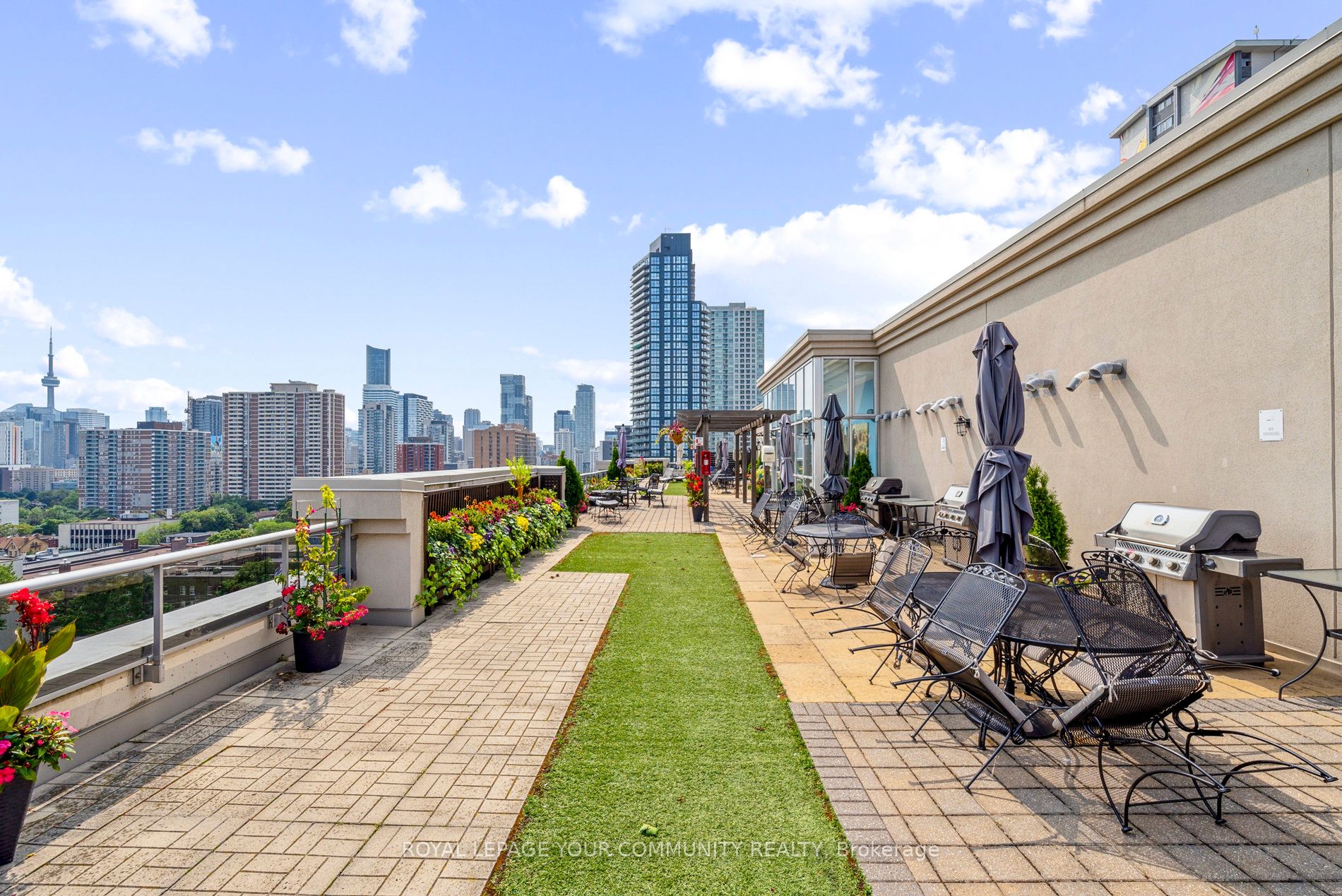 225 Wellesley Street E #407