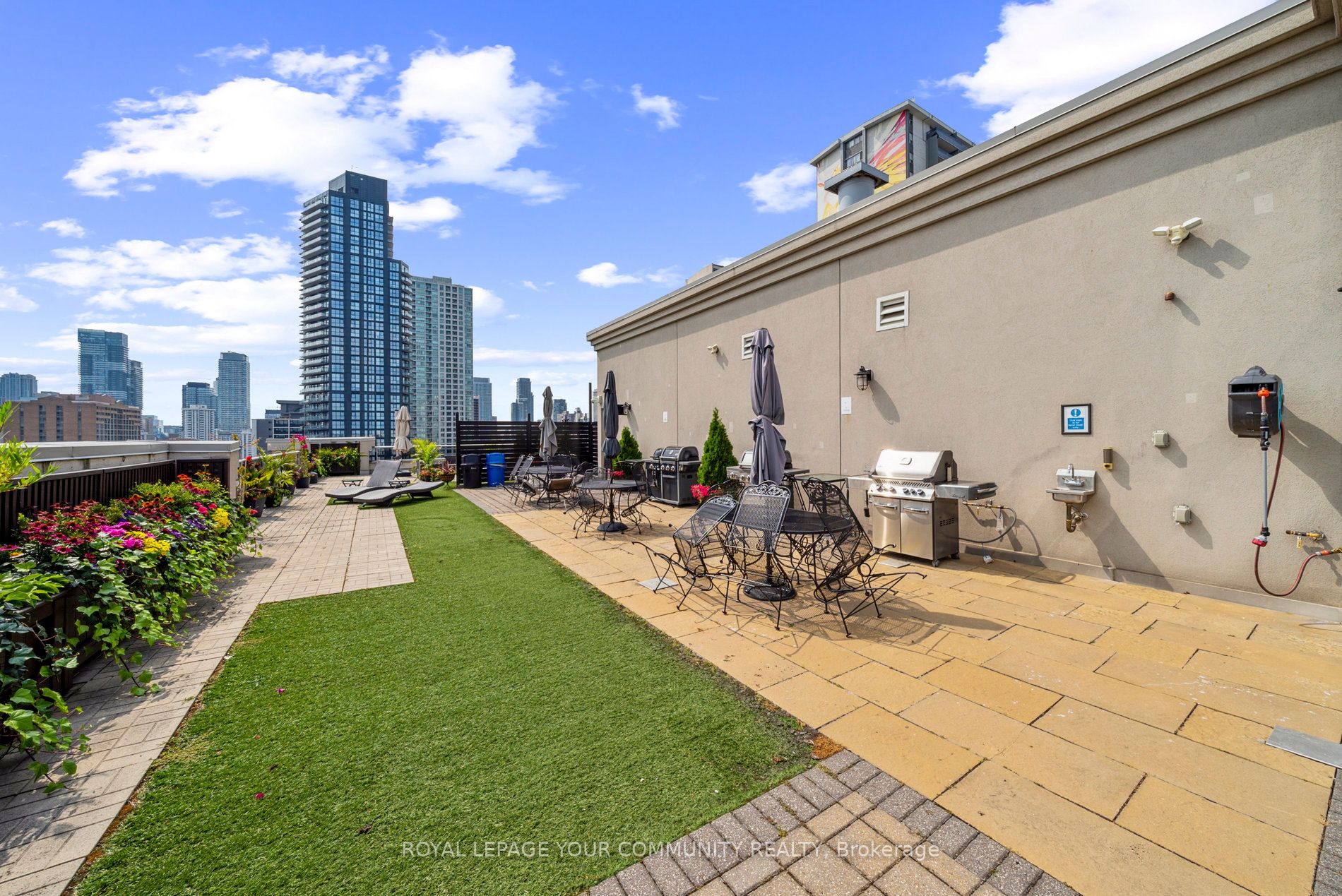 225 Wellesley Street E #407