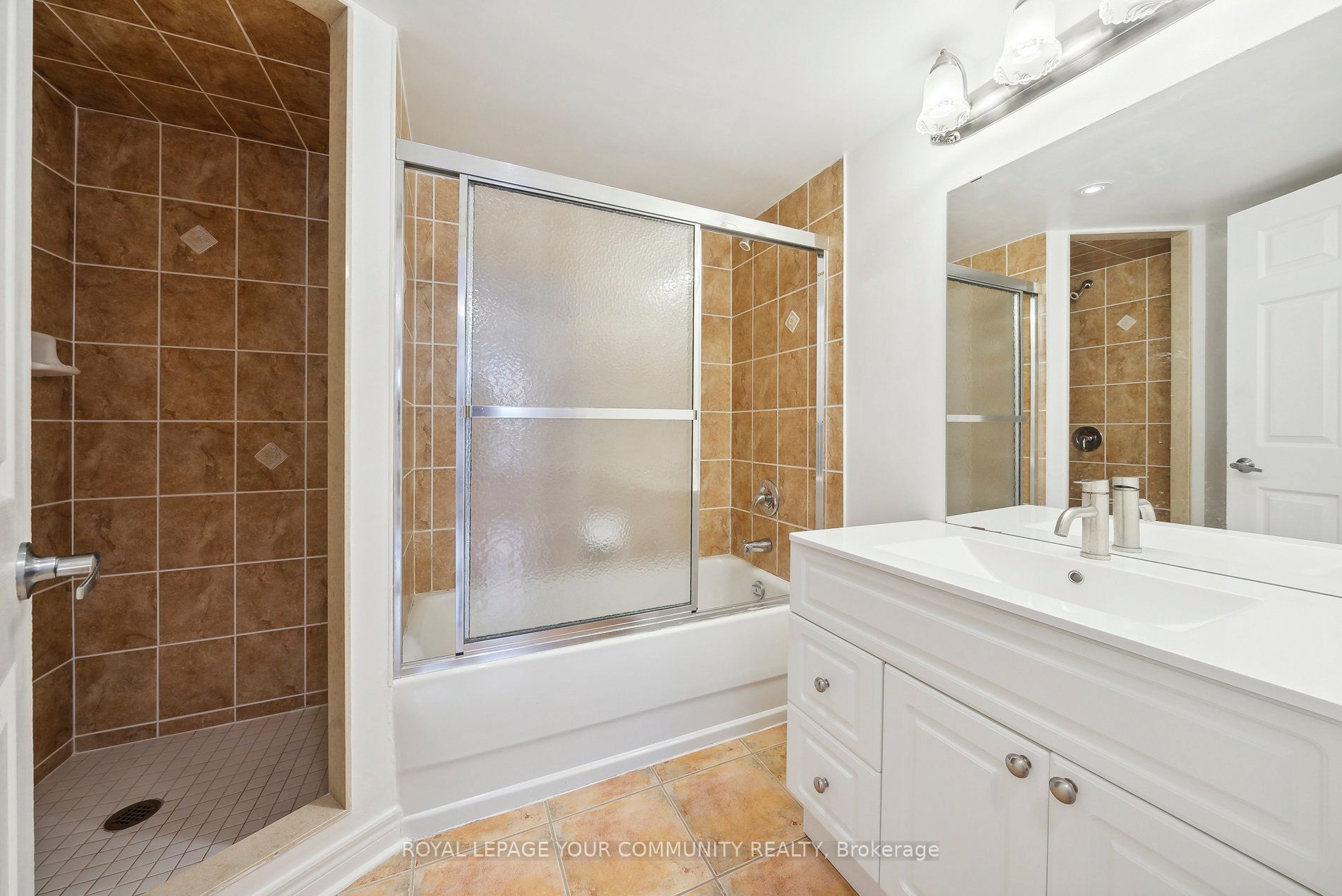 225 Wellesley Street E #407